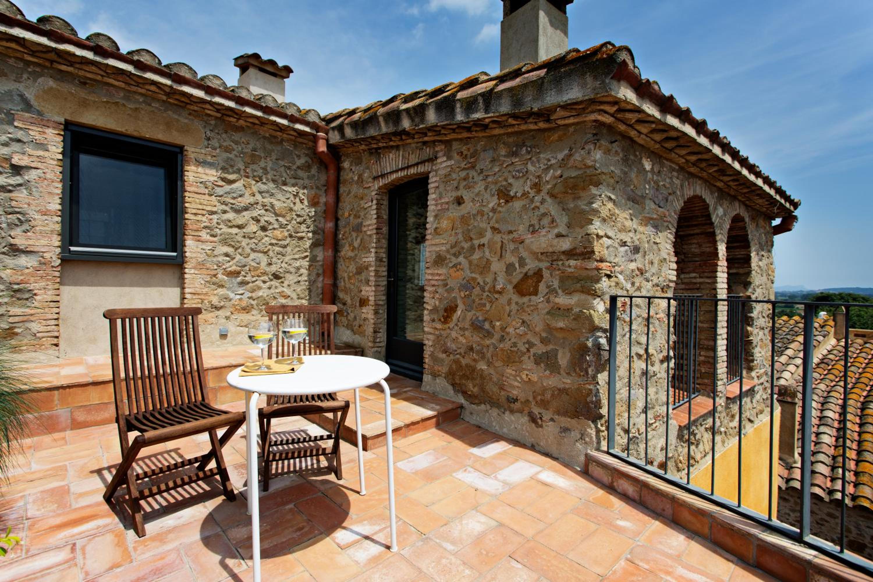 Encís d'Empordà -Adults Only-
