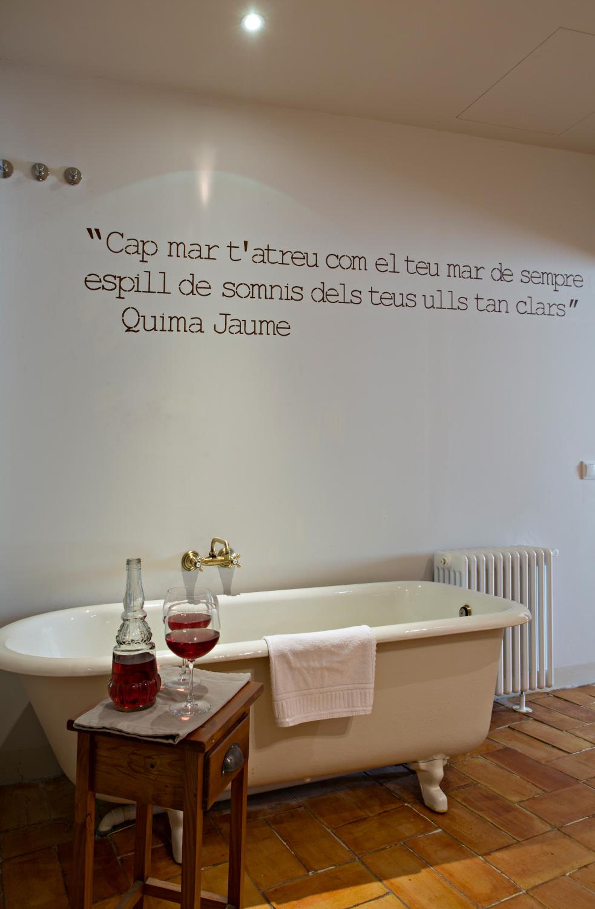 Encís d'Empordà -Adults Only-