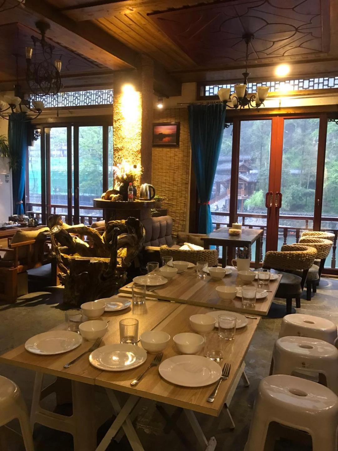 Fenghuang Tujia Ethnic Minority River View Hotel