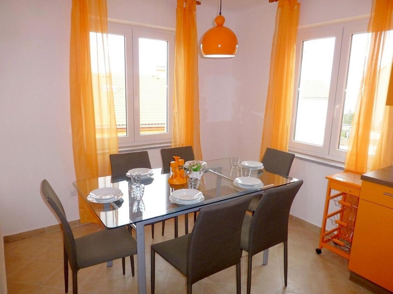 Apartments Kvesić en Šilo