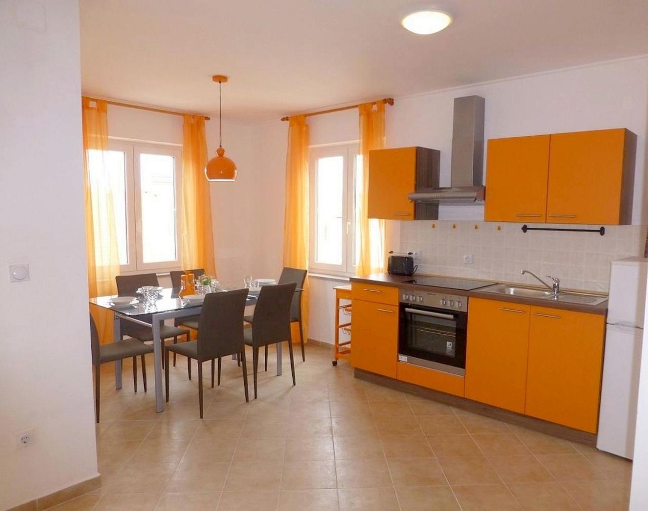 Apartments Kvesić en Šilo