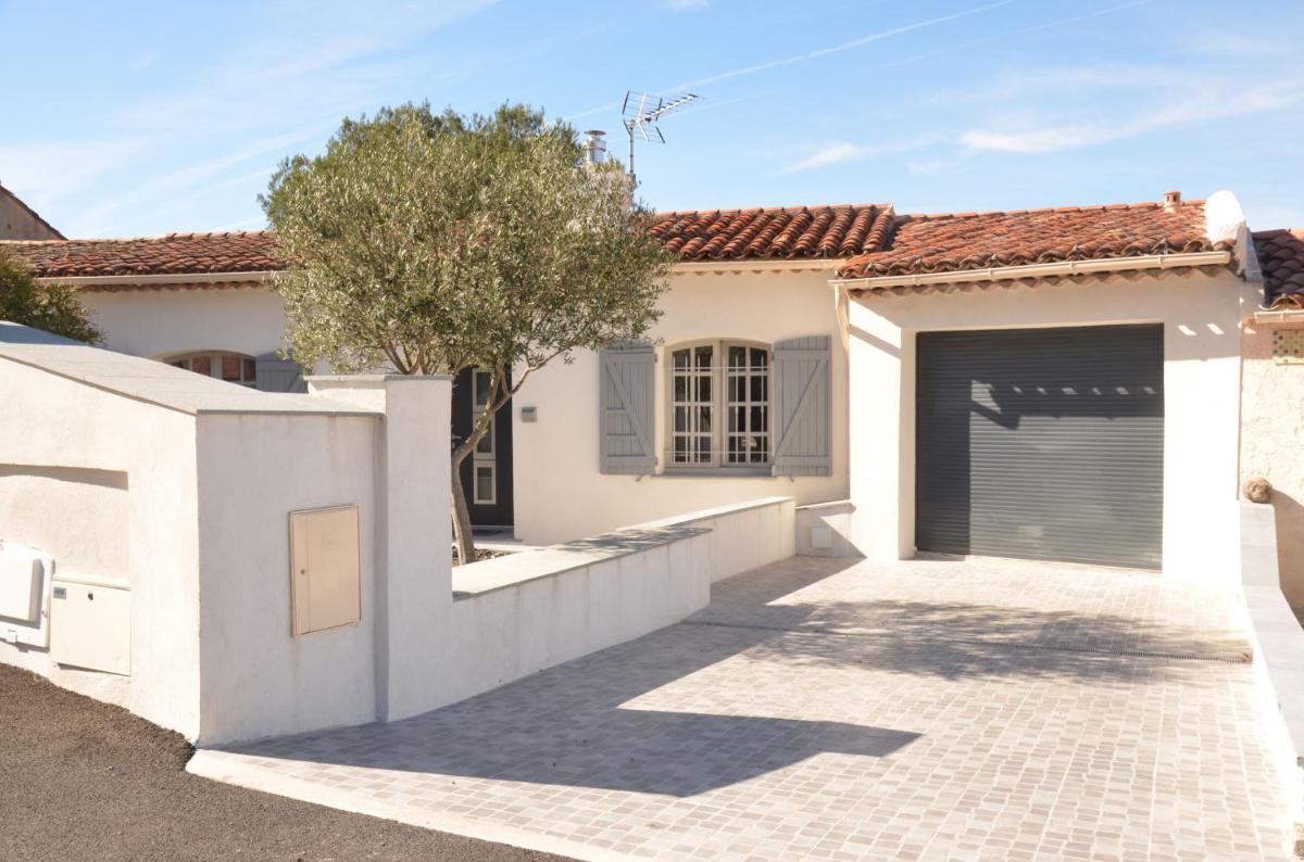 Belle maison avec piscine dans les hauteurs à Saint Raphael view 5
