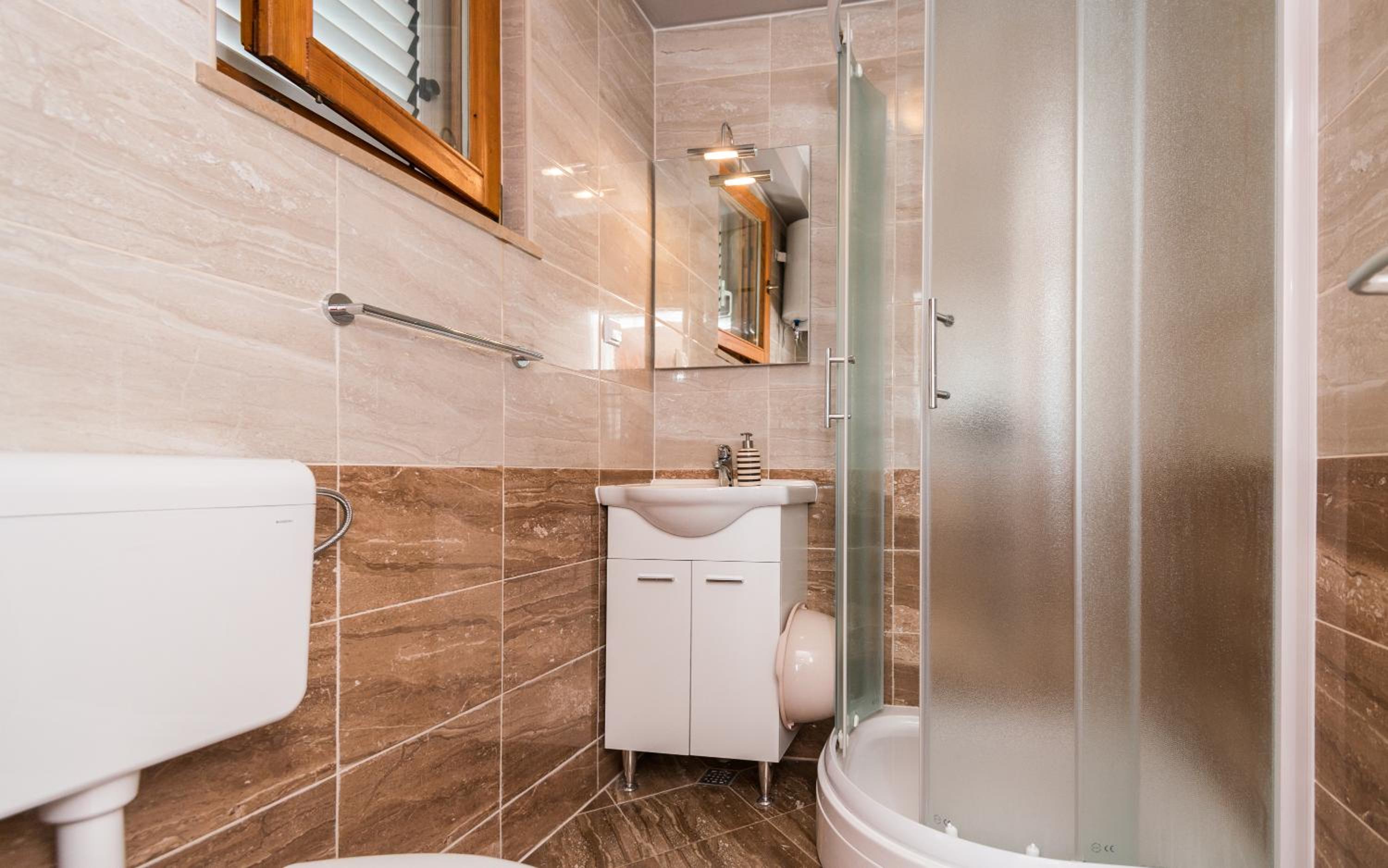 Apartments & rooms Leon