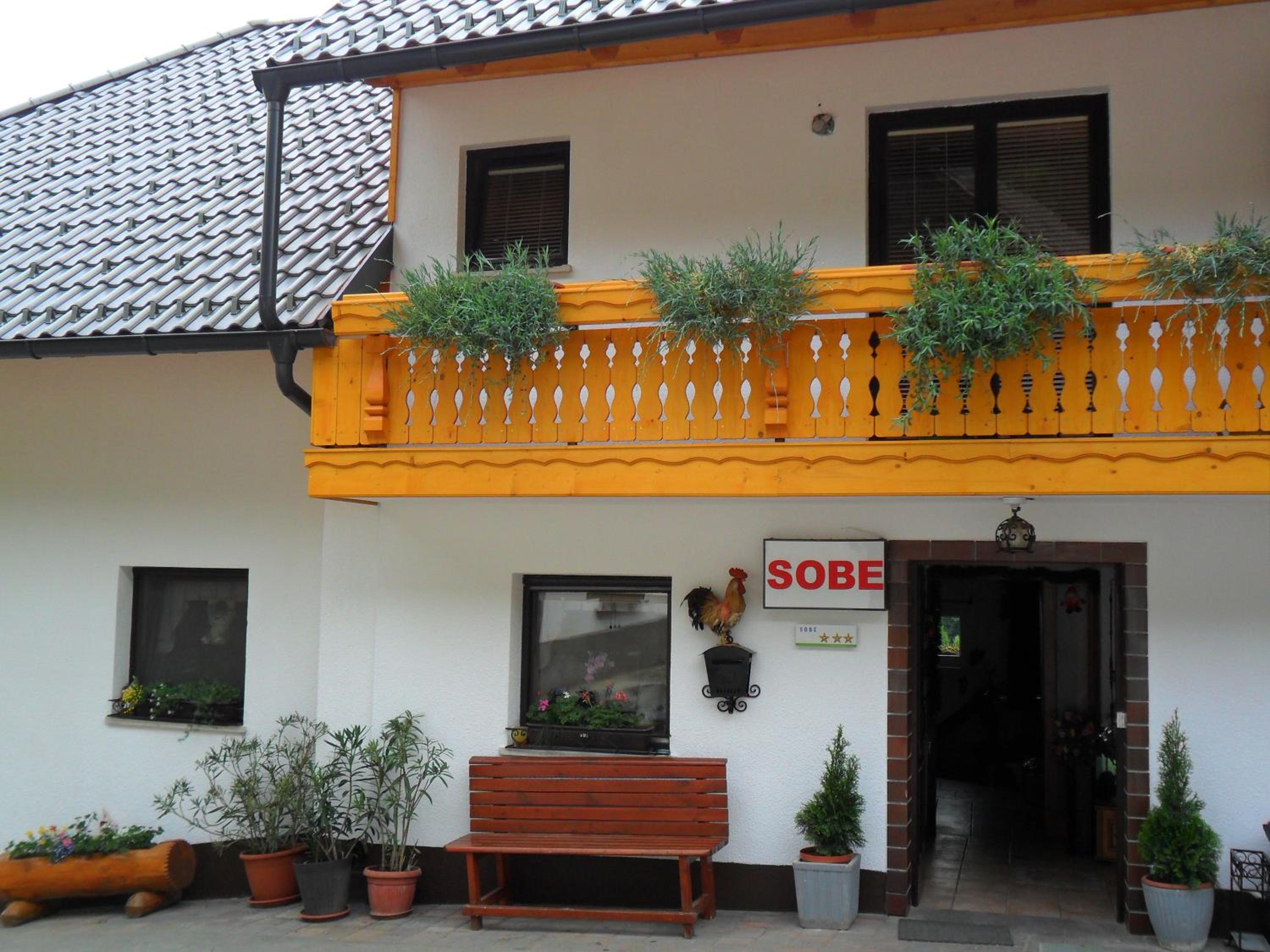Rooms and Apartments Jerman view 3