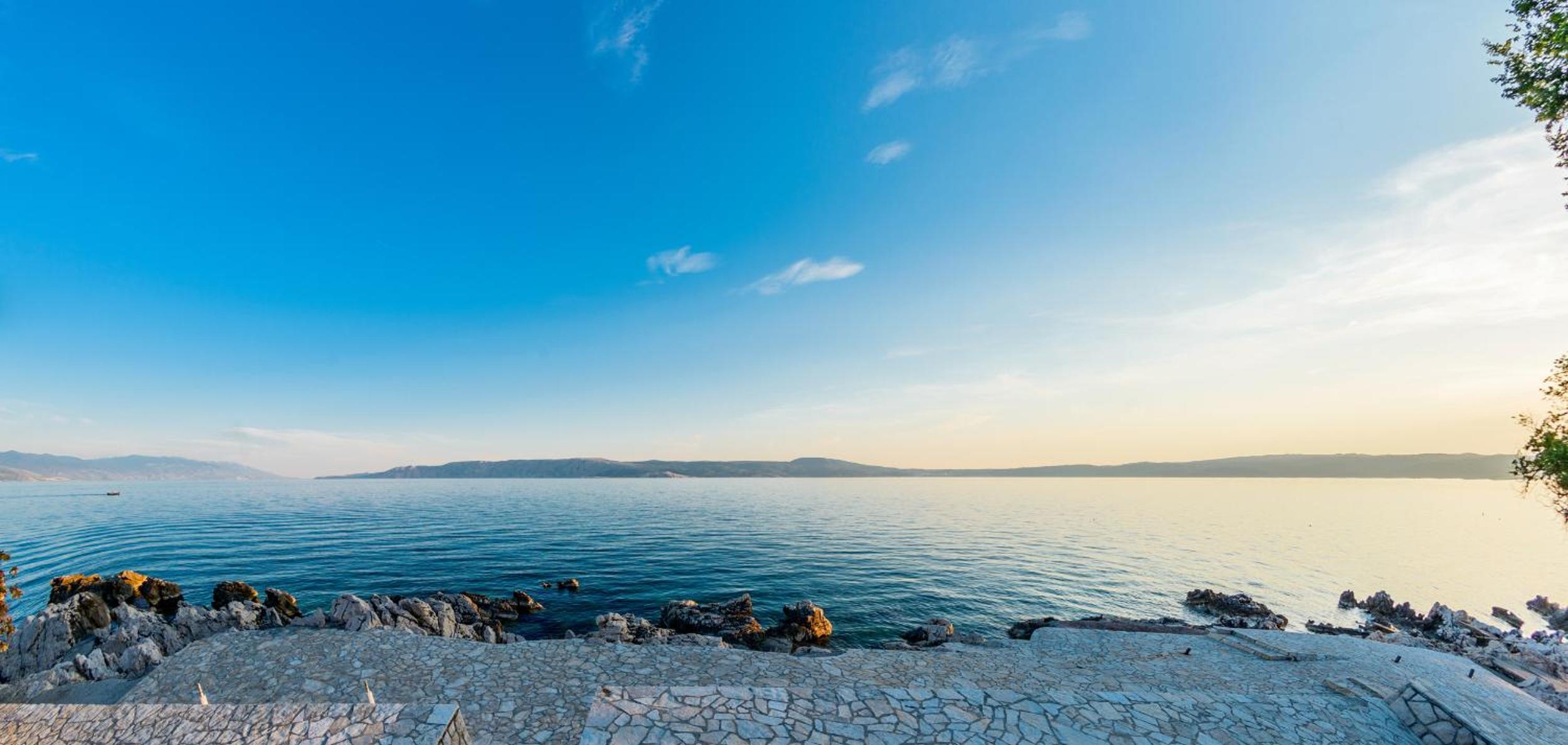 Rocky Beach Rooms view 4