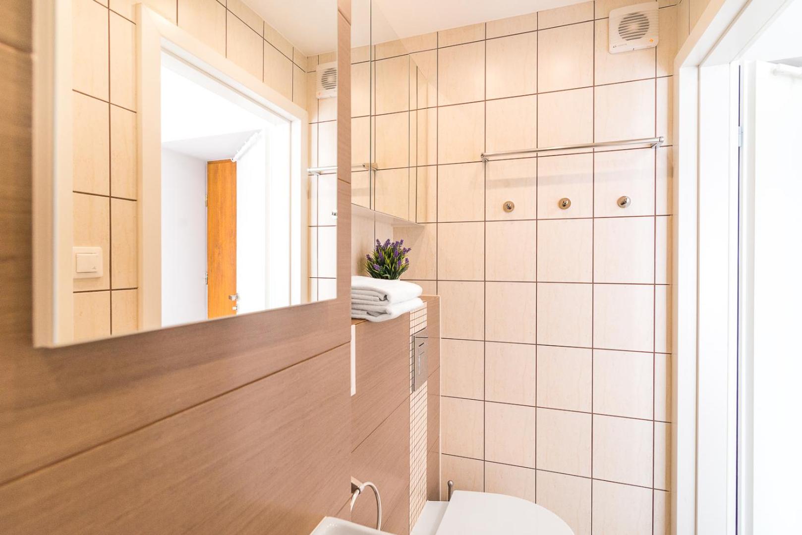 Bagno 7 - Modern Apartment by Noclegi Renters view 3