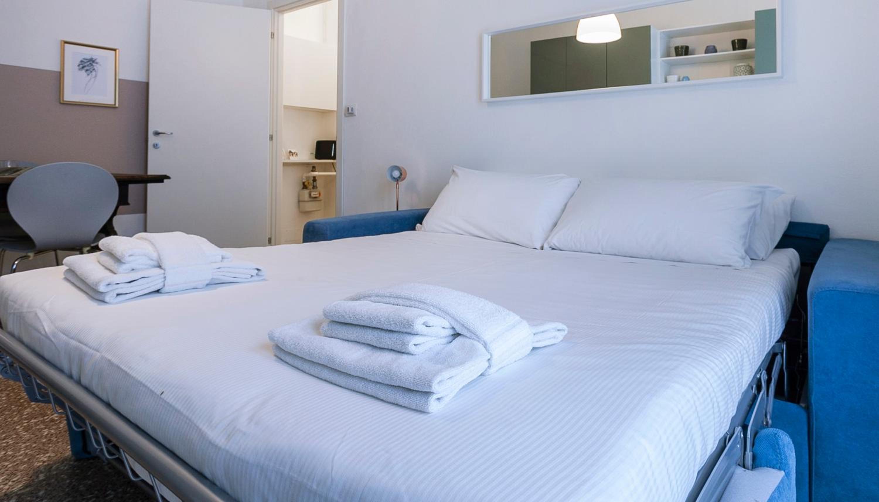 Abba 7 en Milan — hotel room