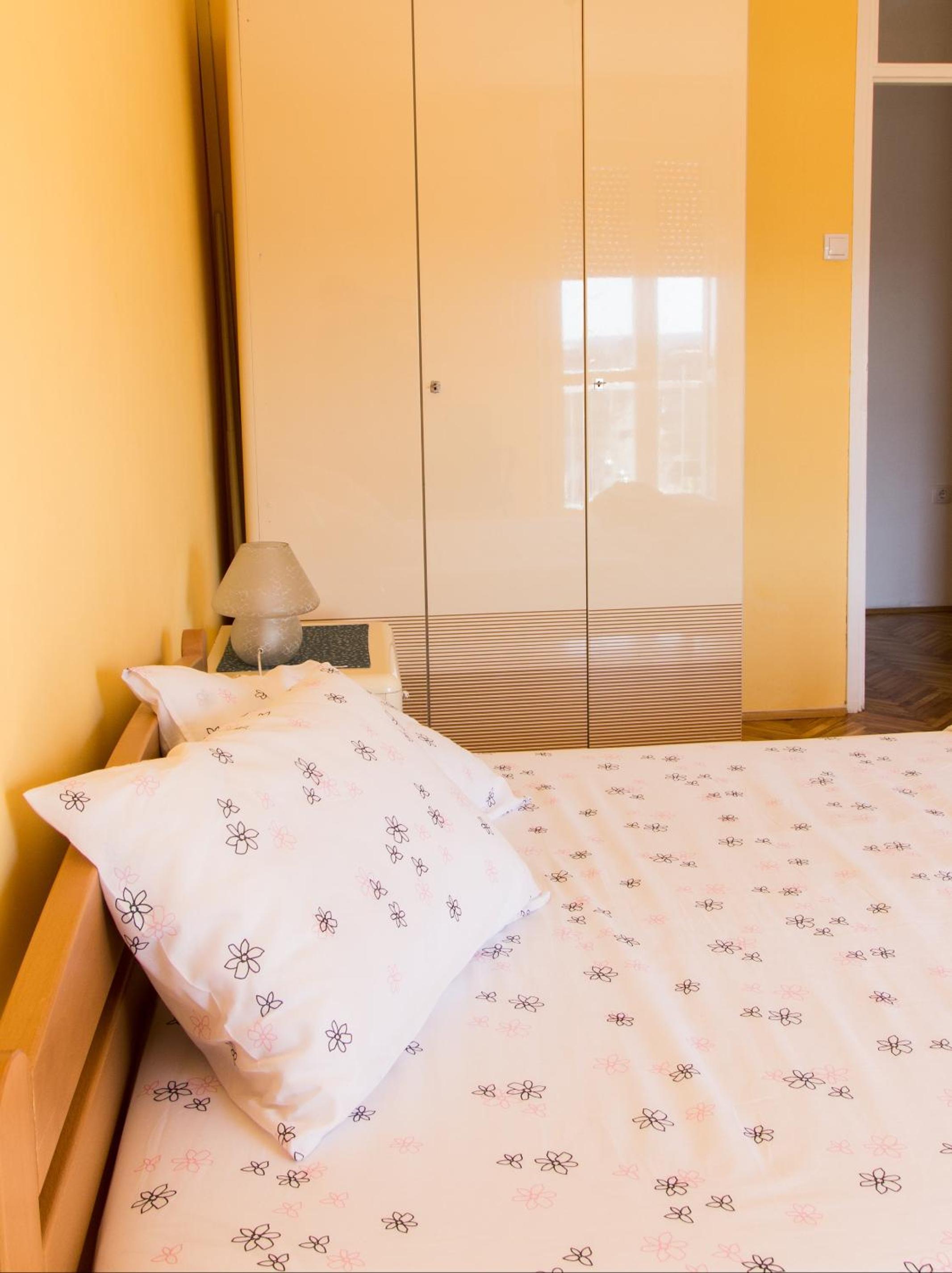 Sunny Apartment view 3