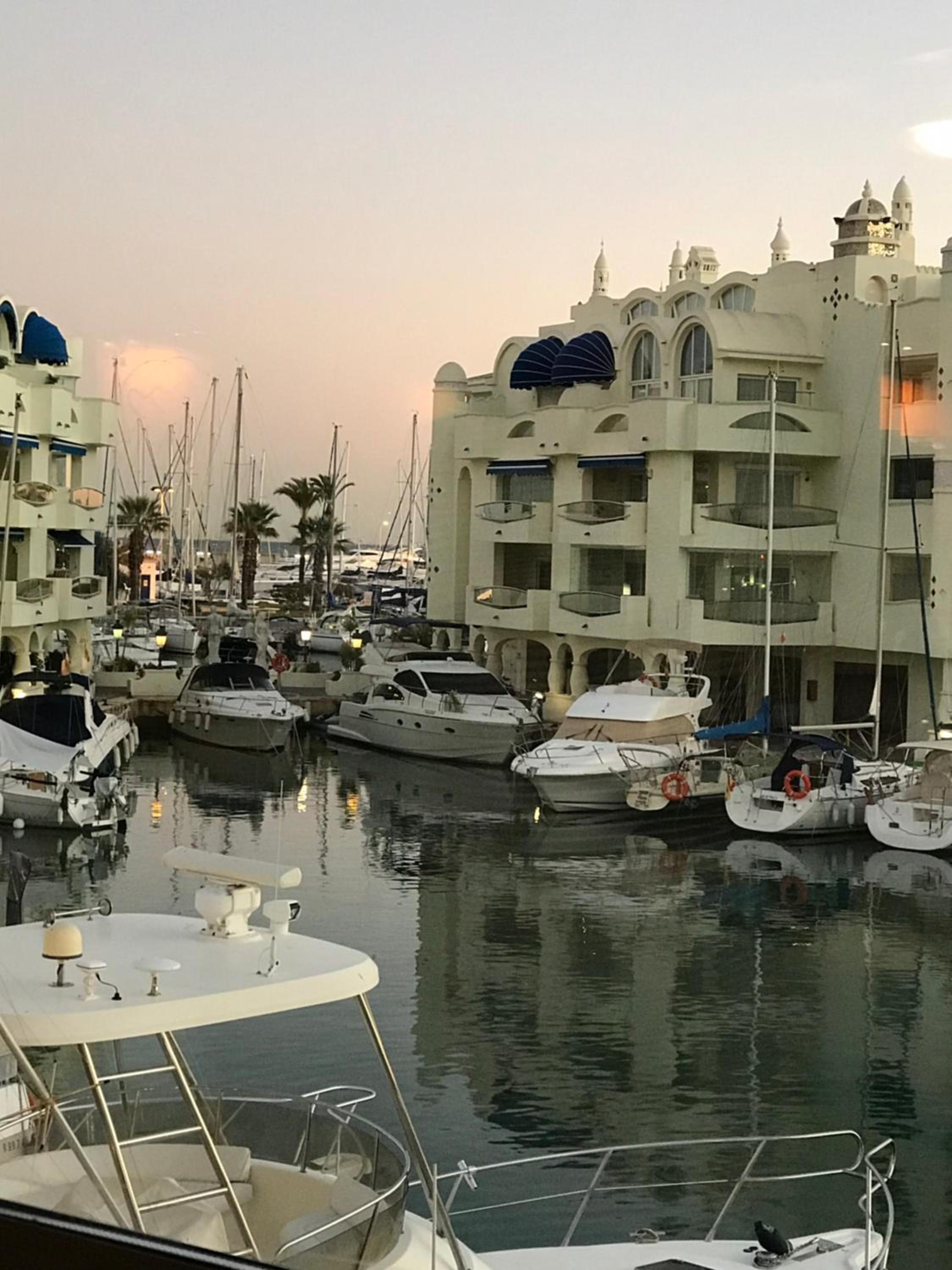 Puerto Marina Apartment