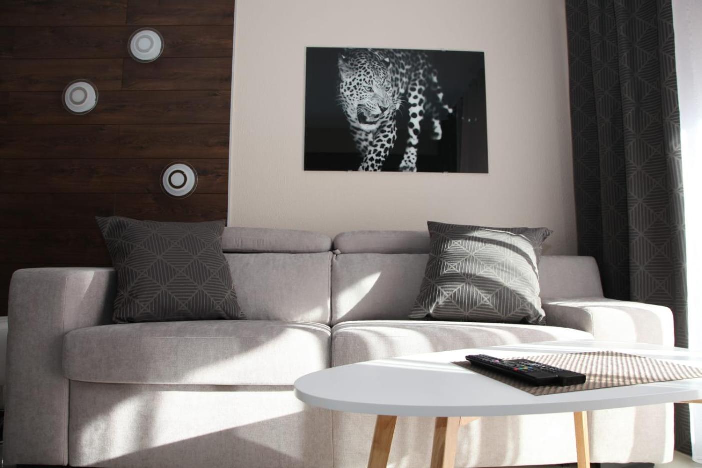 Stylish 2 Room Flat 60 meters to the beach photo 4