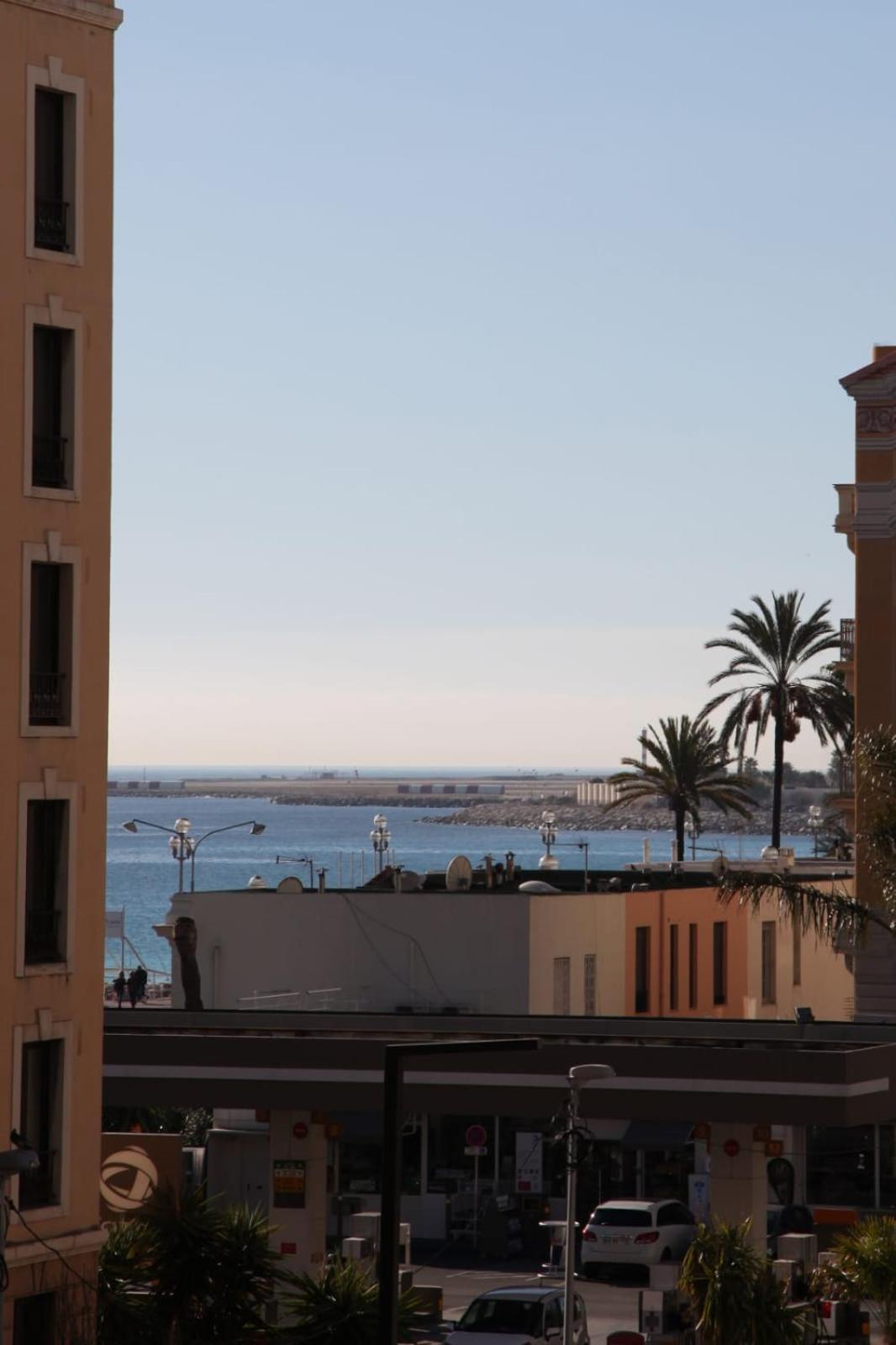 Stylish 2 Room Flat 60 meters to the beach photo 1
