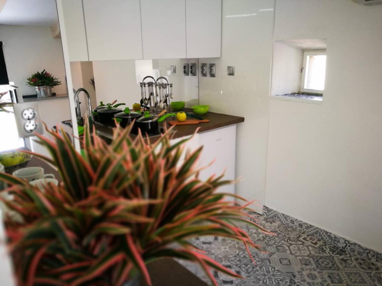 cres art studio kuning apartment