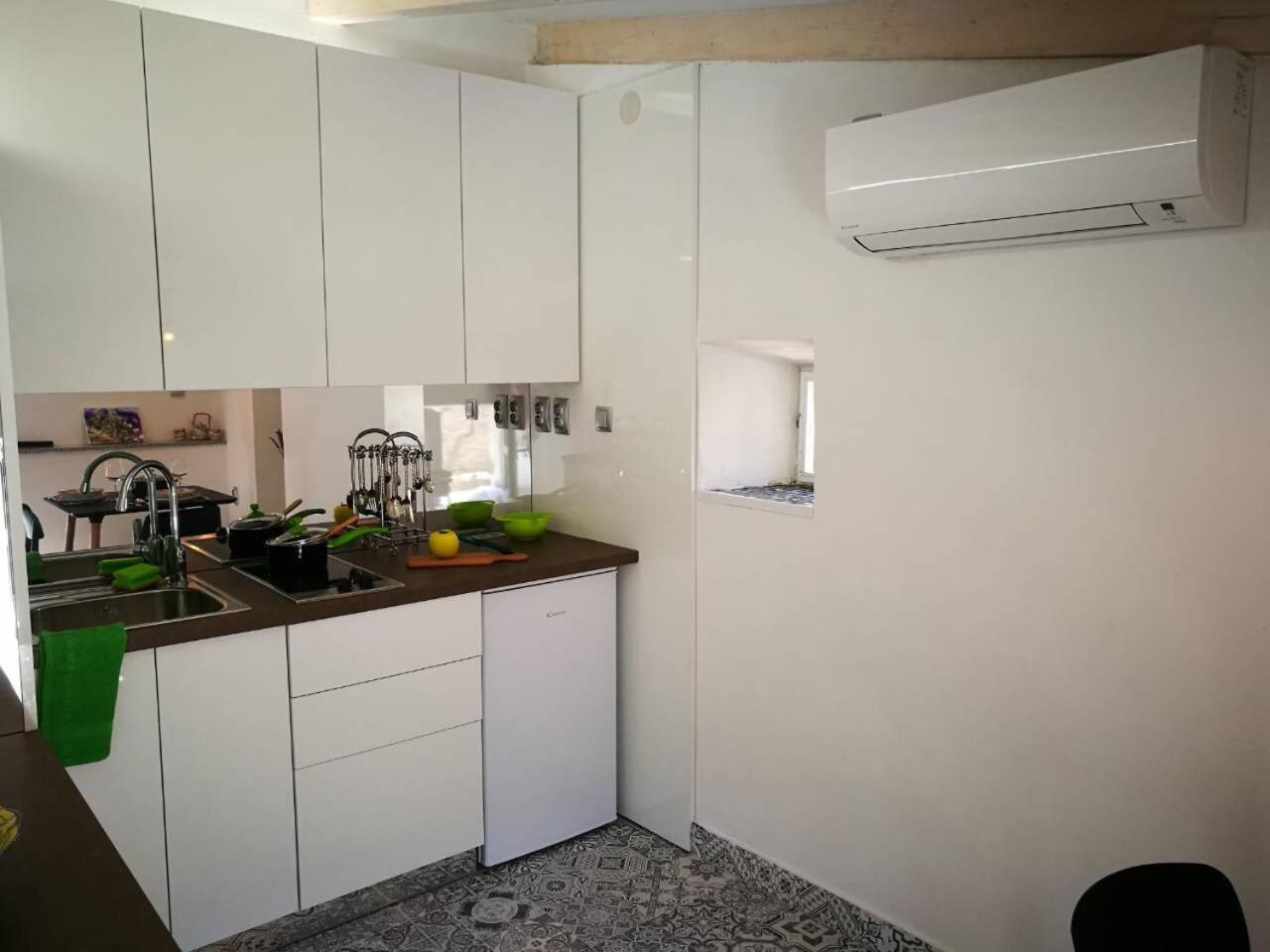 cres art studio kuning apartment