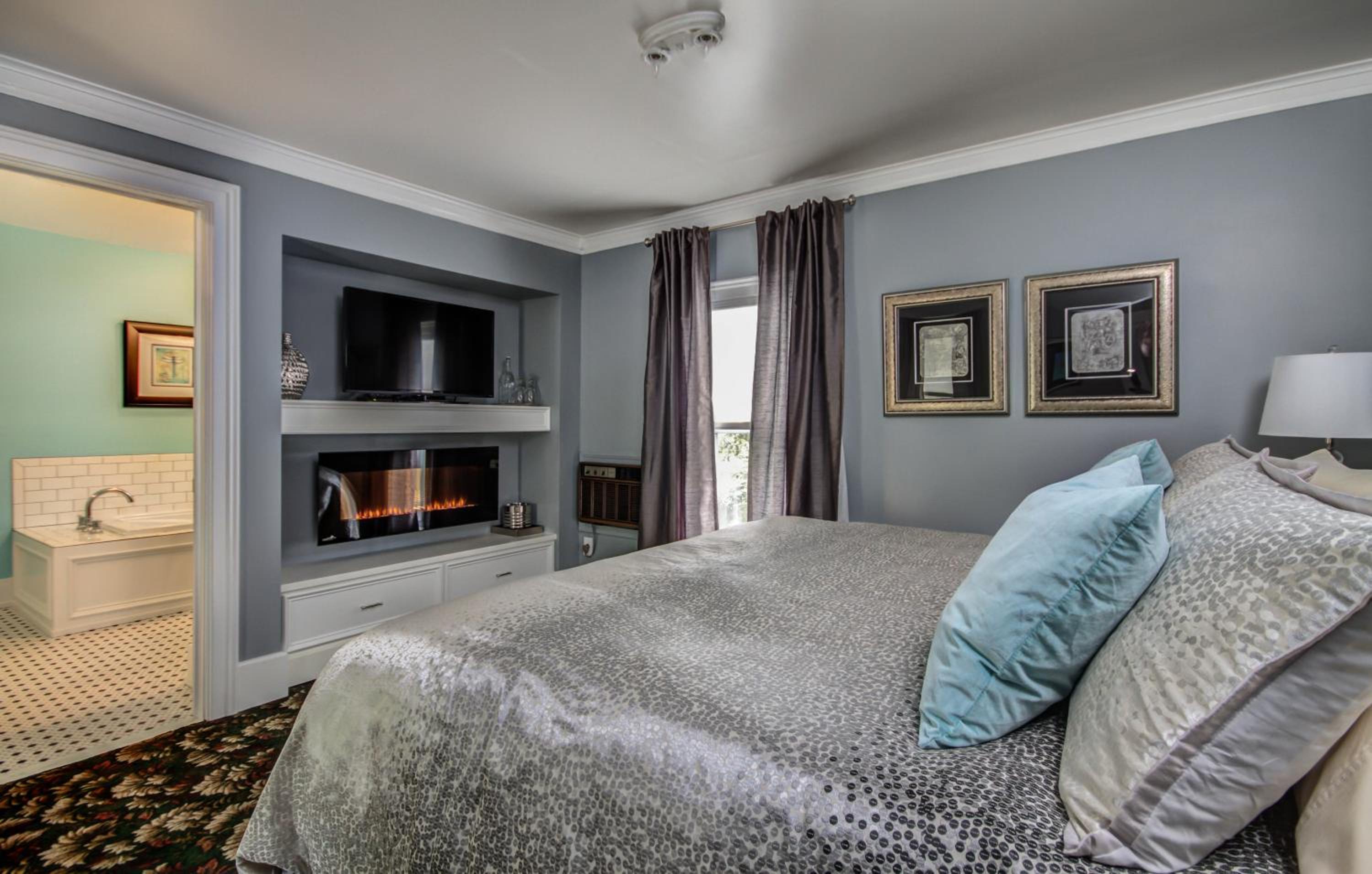 Twin Oaks Inn