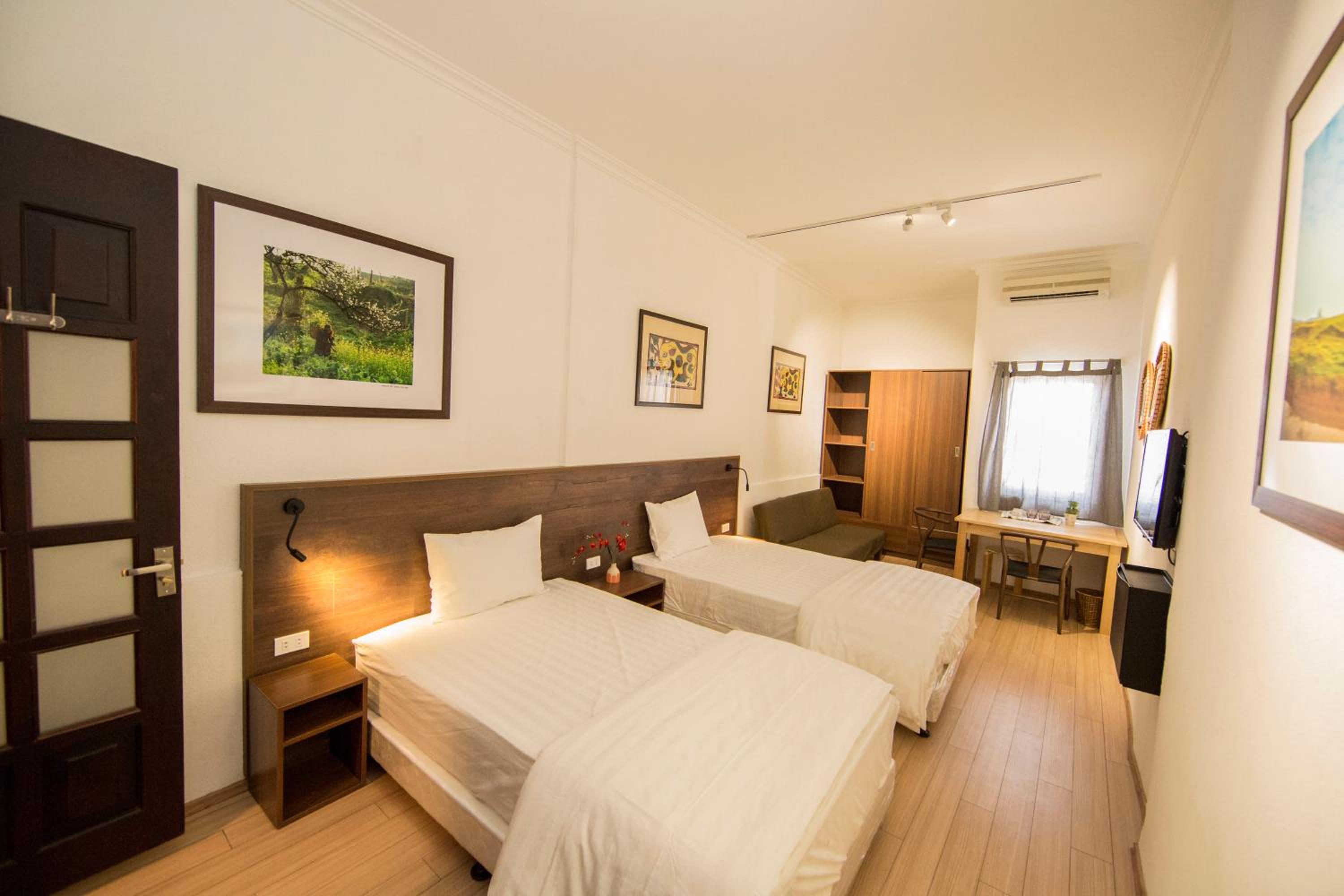 Elegant Studio Yet Kieu