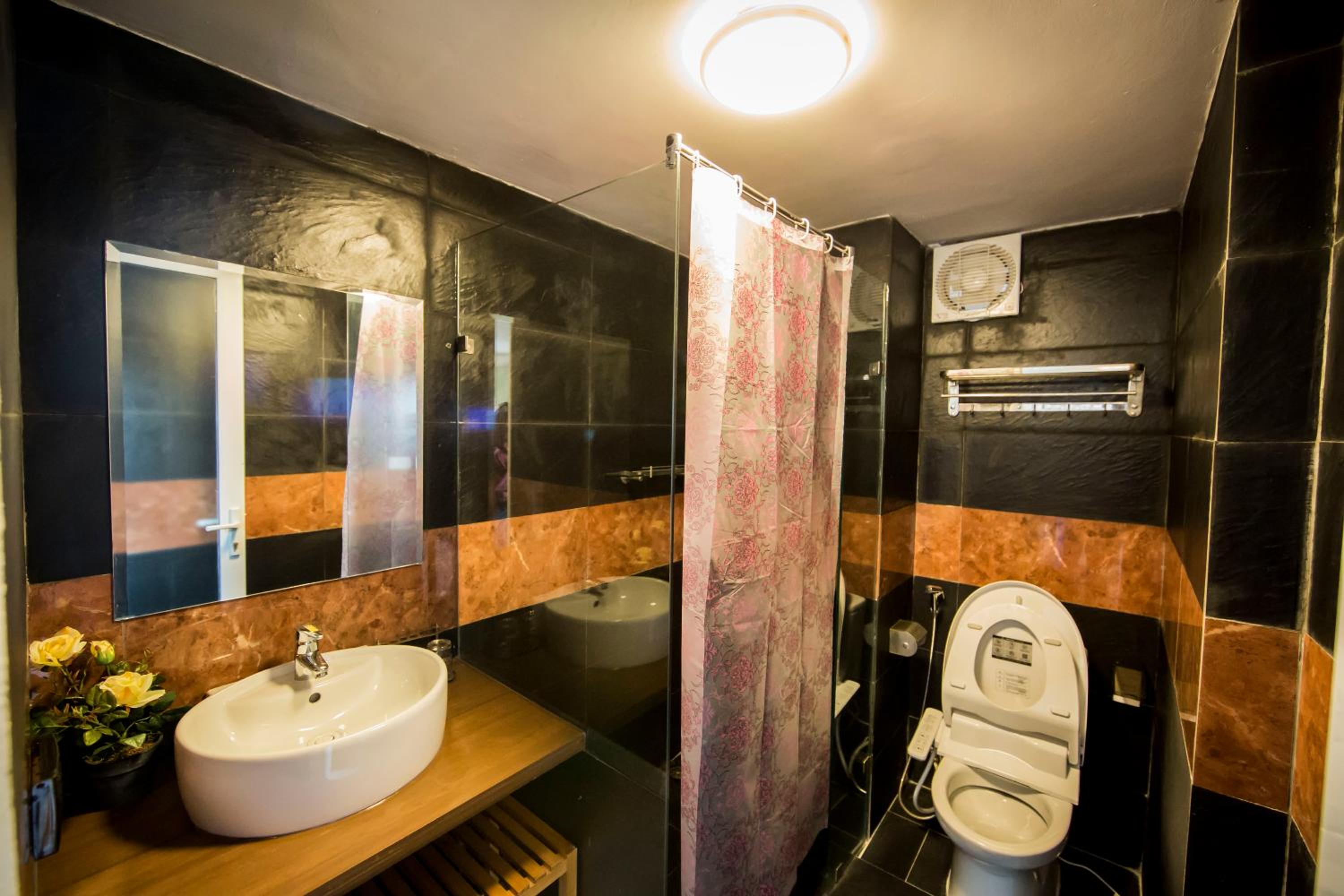 Elegant Studio Yet Kieu