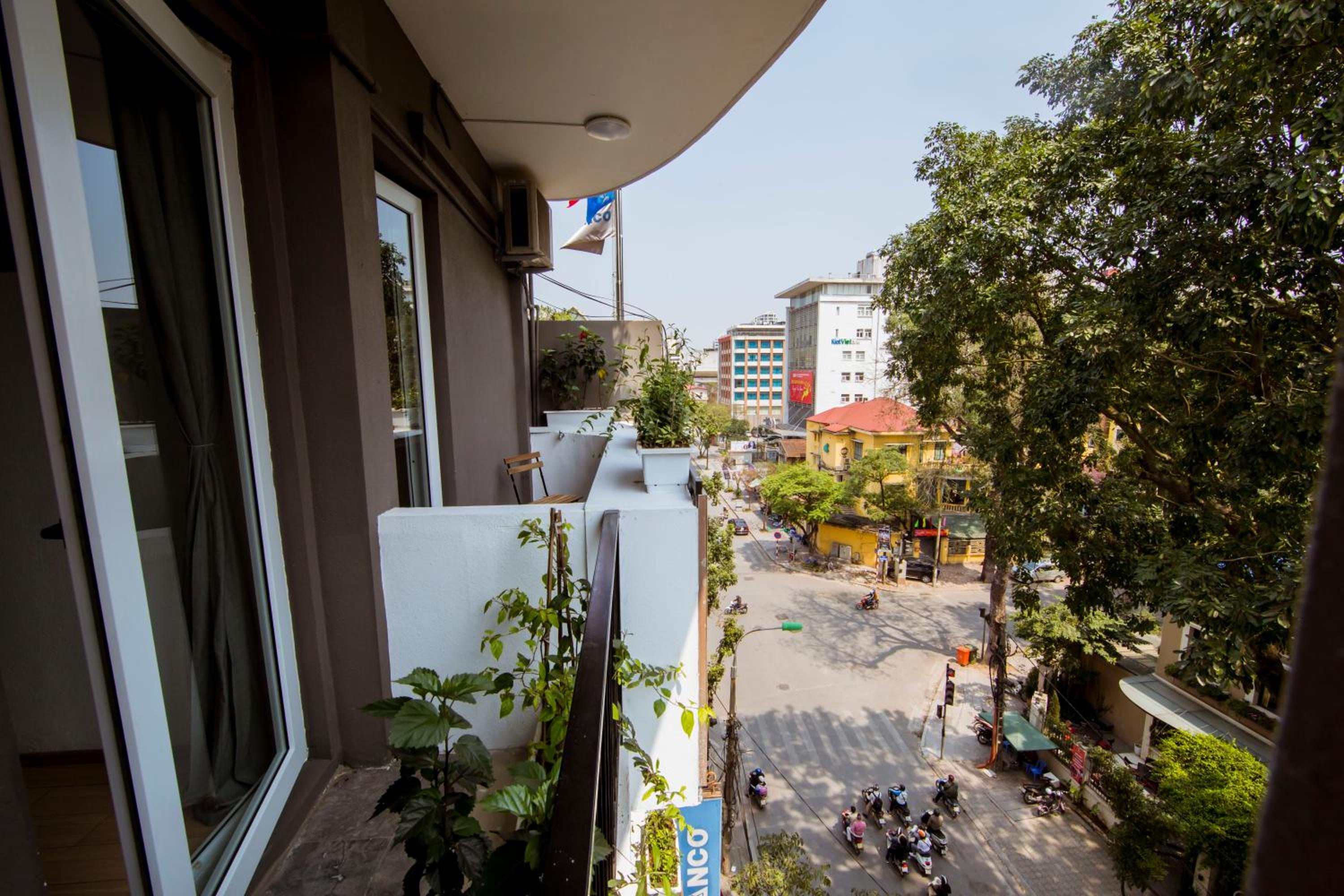 Elegant Studio Yet Kieu