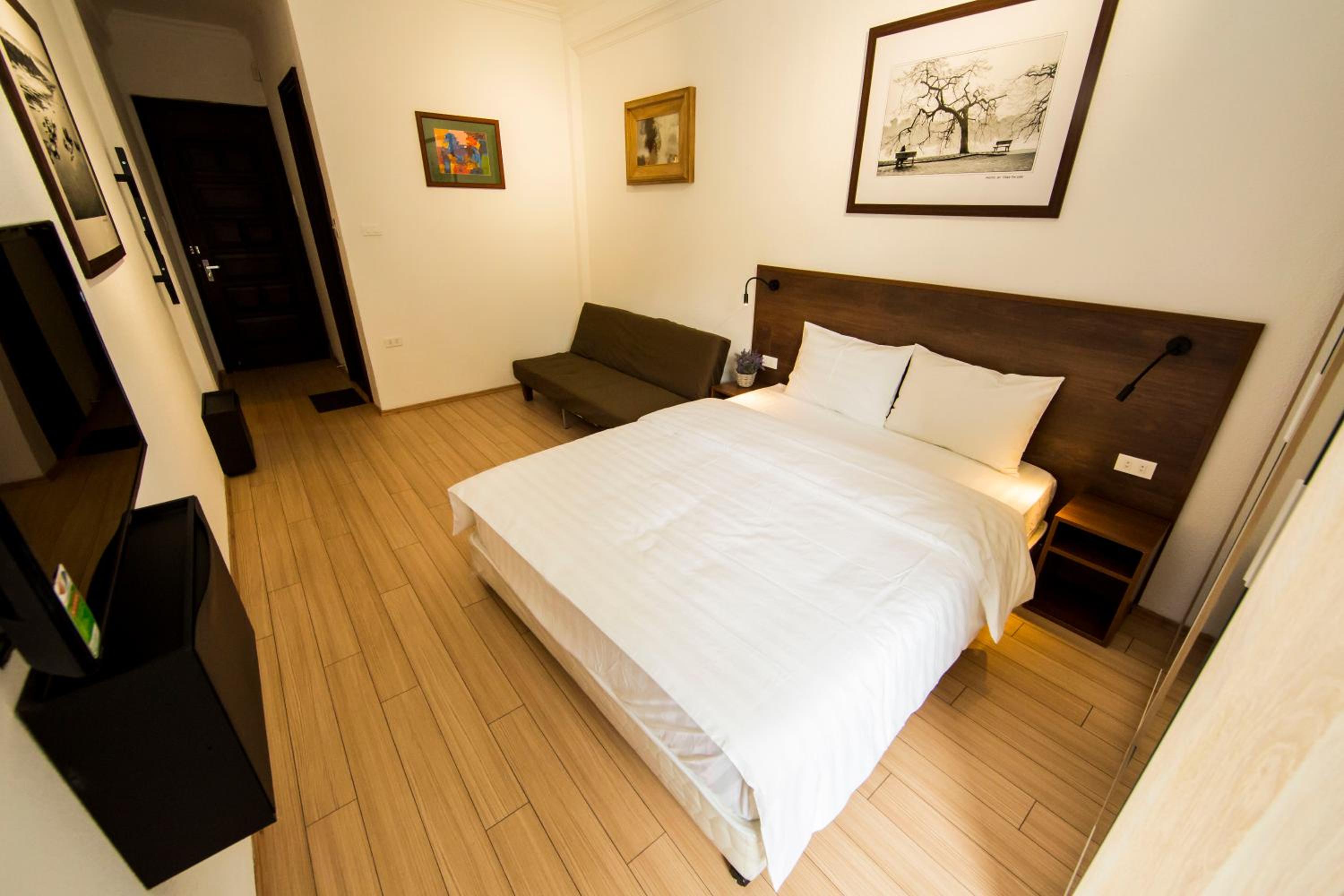 Elegant Studio Yet Kieu