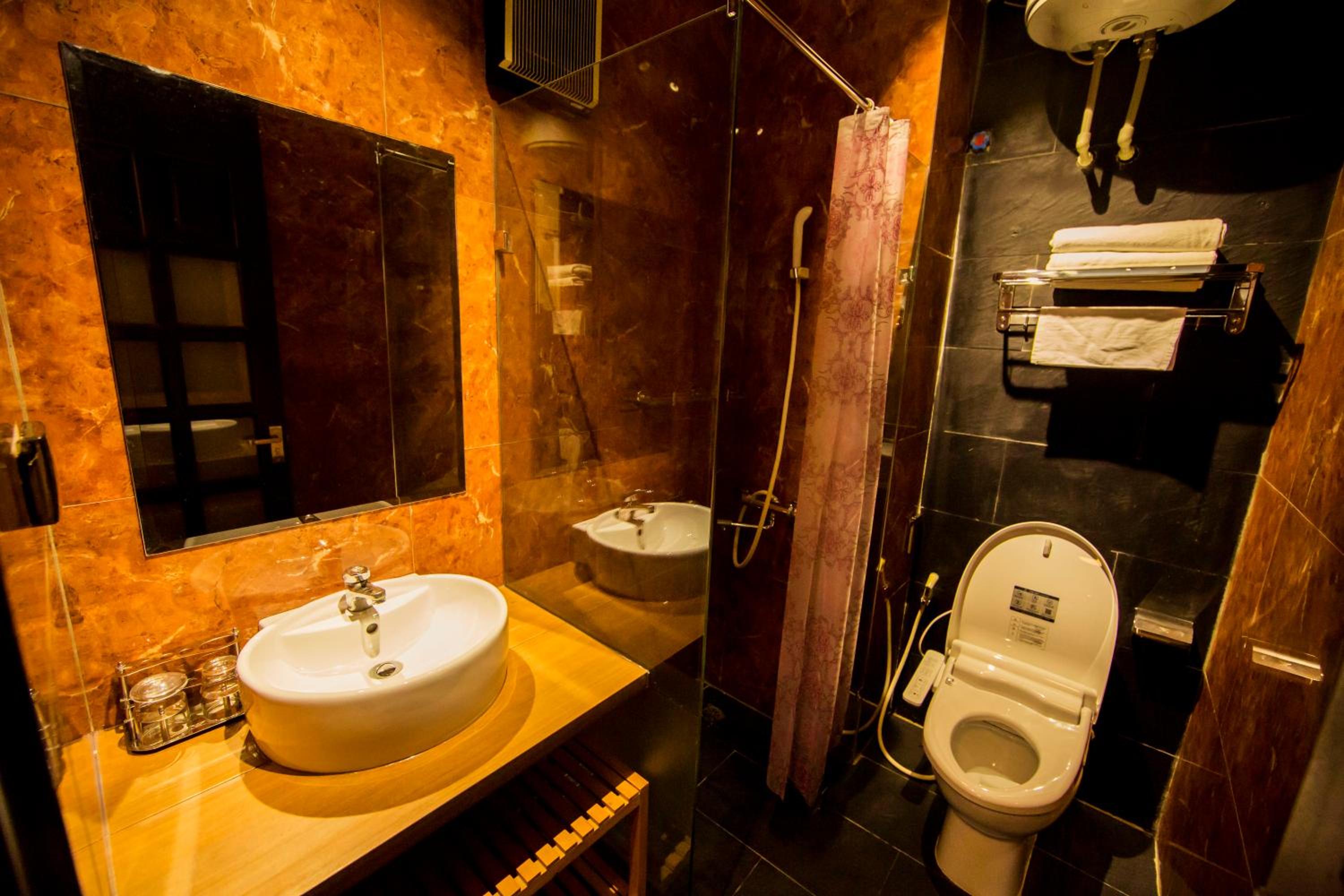 Elegant Studio Yet Kieu