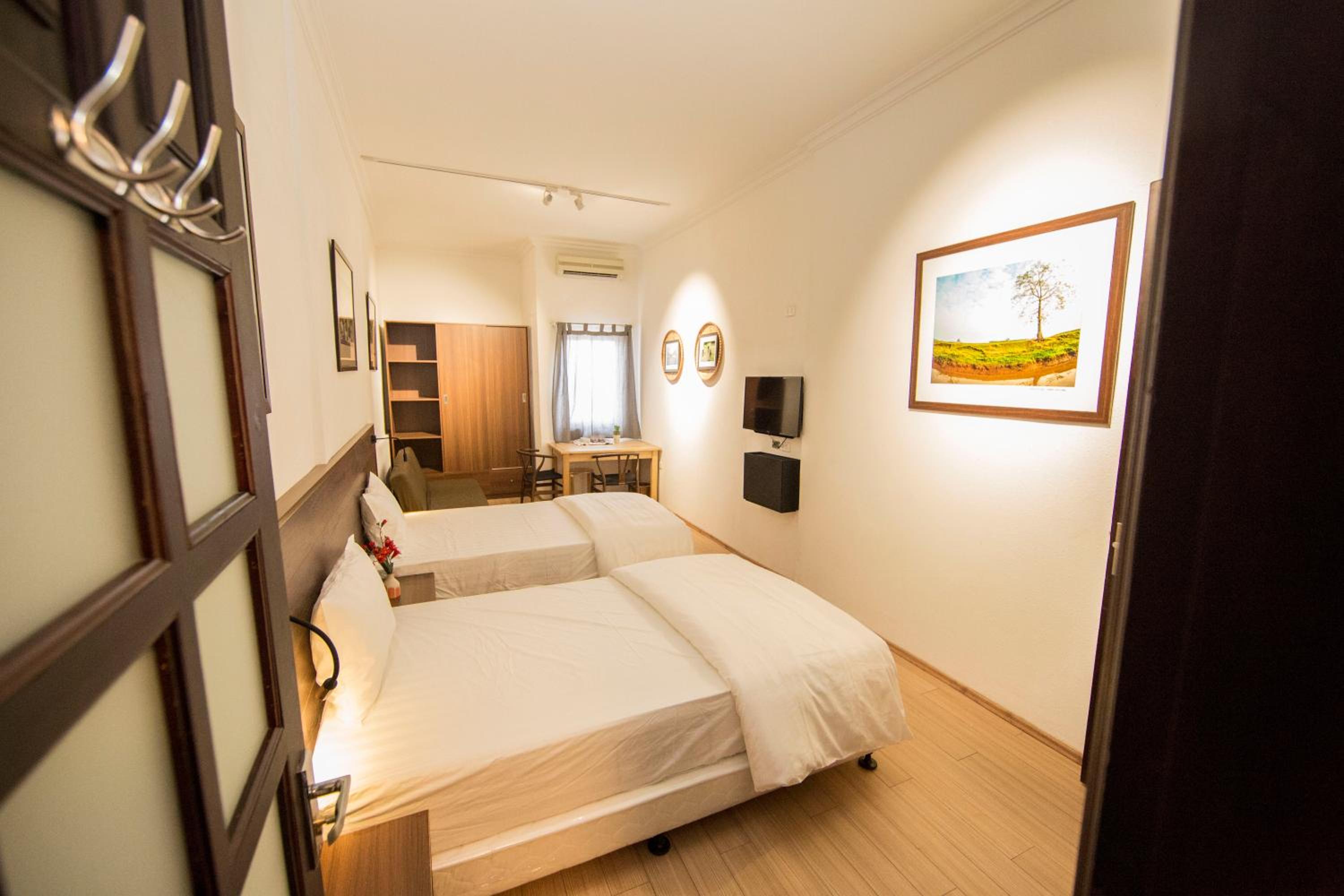 Elegant Studio Yet Kieu