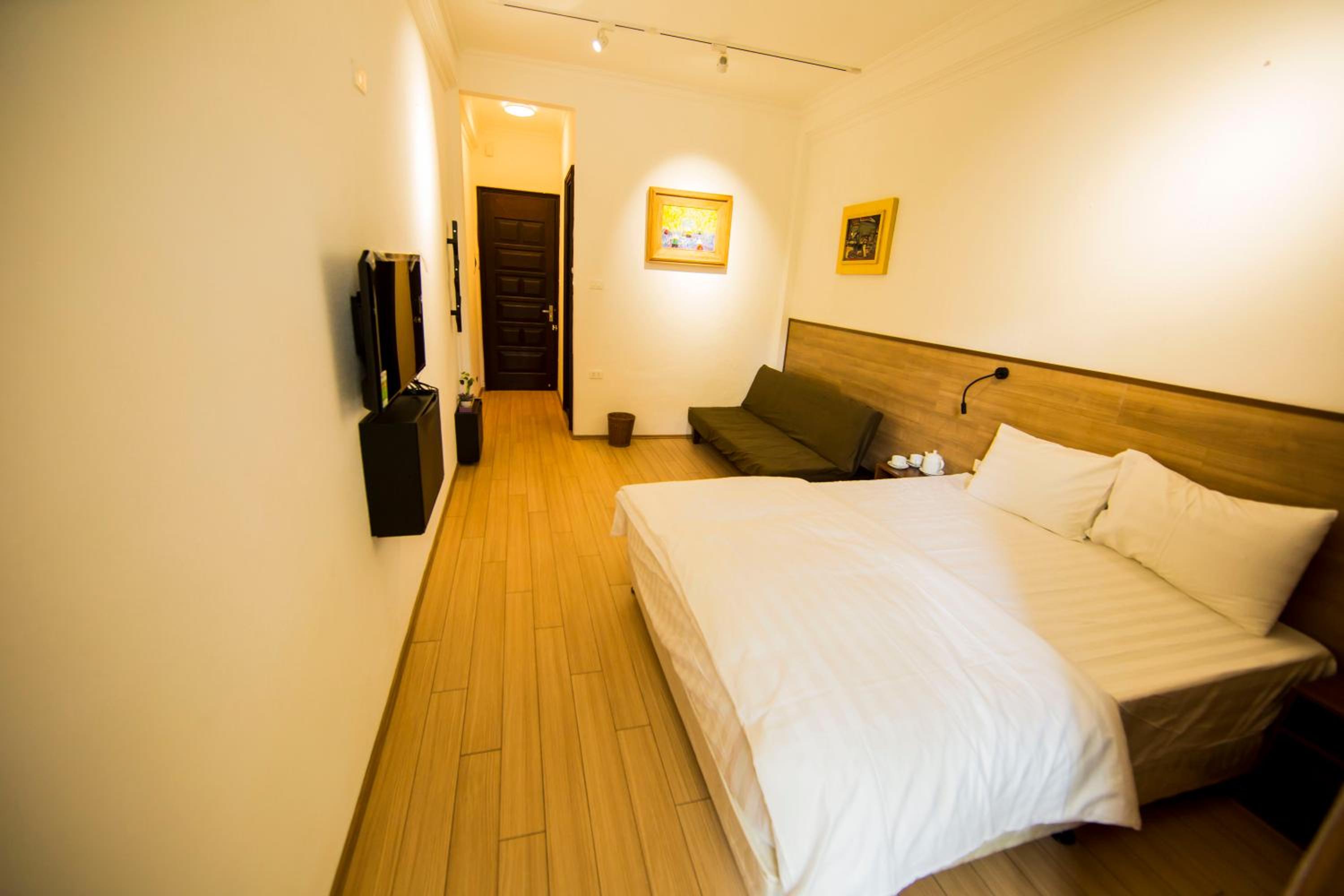 Elegant Studio Yet Kieu