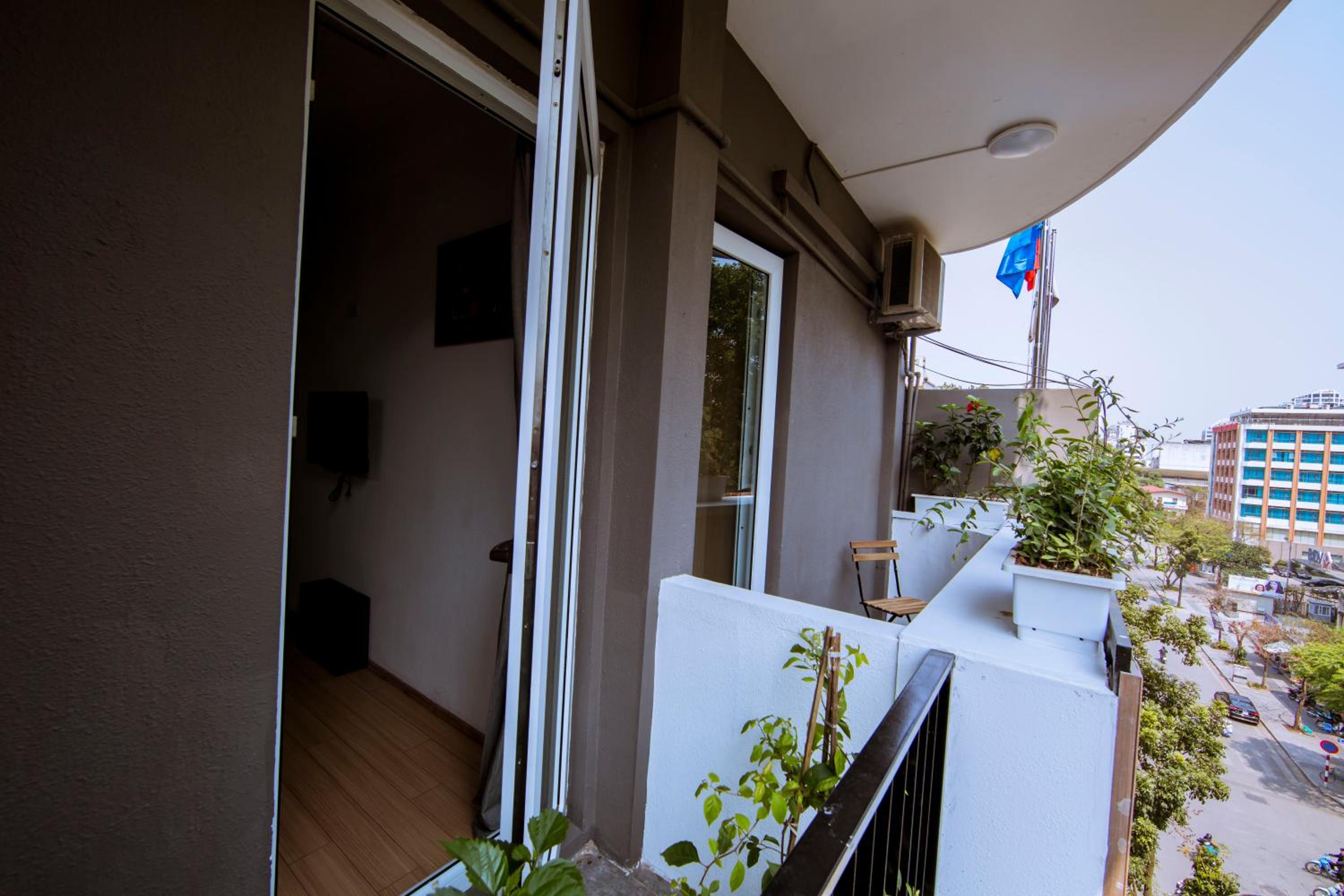 Elegant Studio Yet Kieu