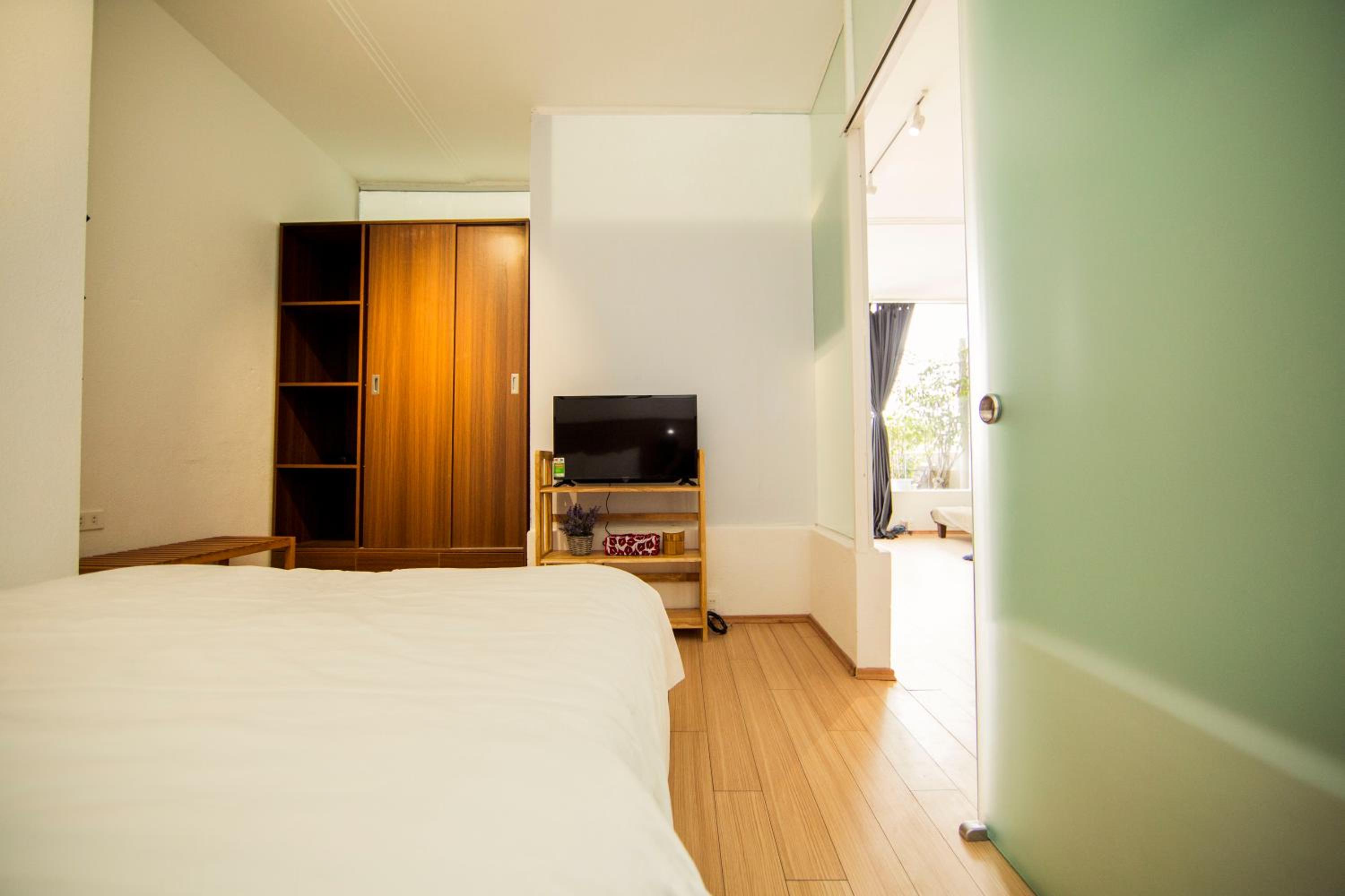 Elegant Studio Yet Kieu