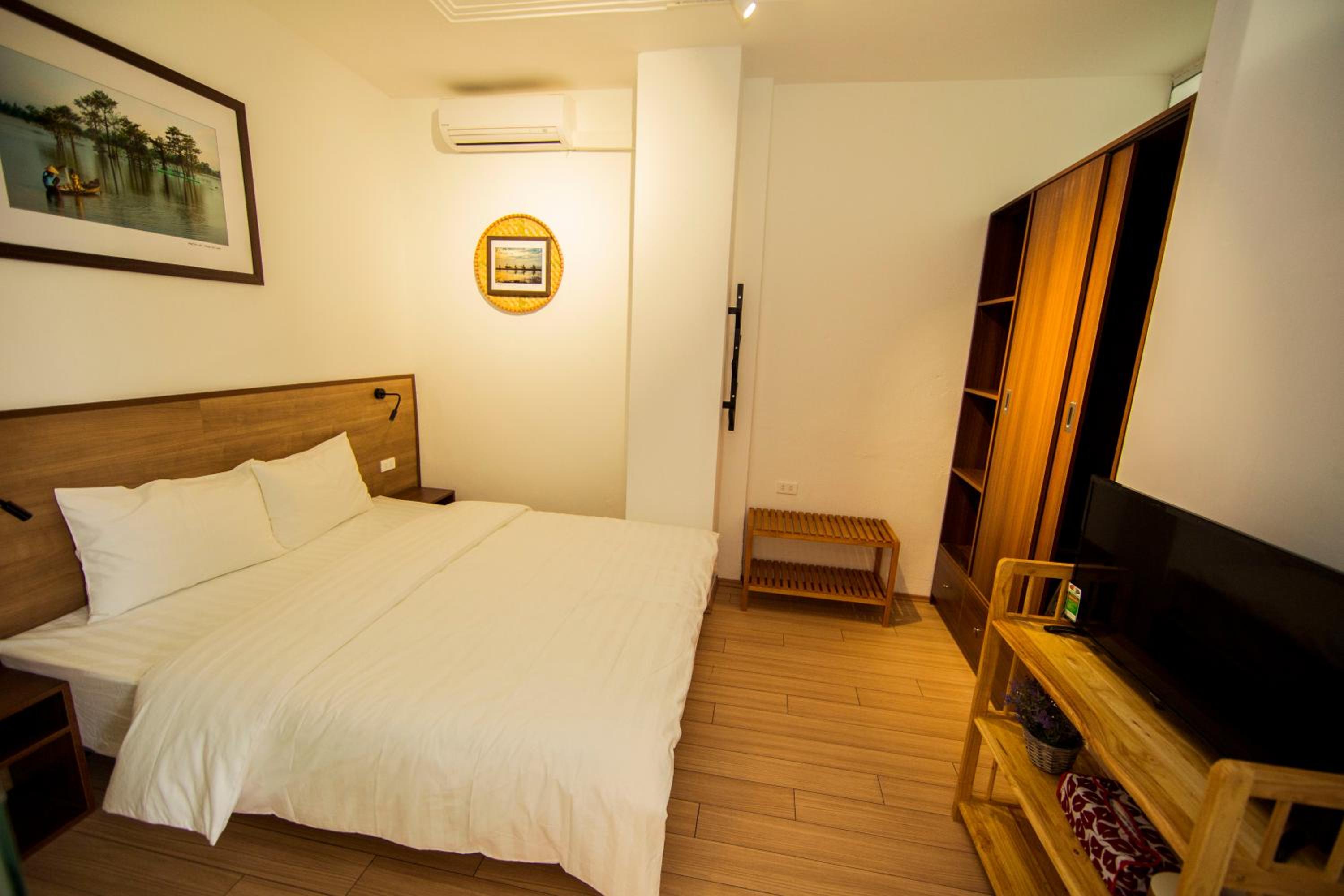 Elegant Studio Yet Kieu