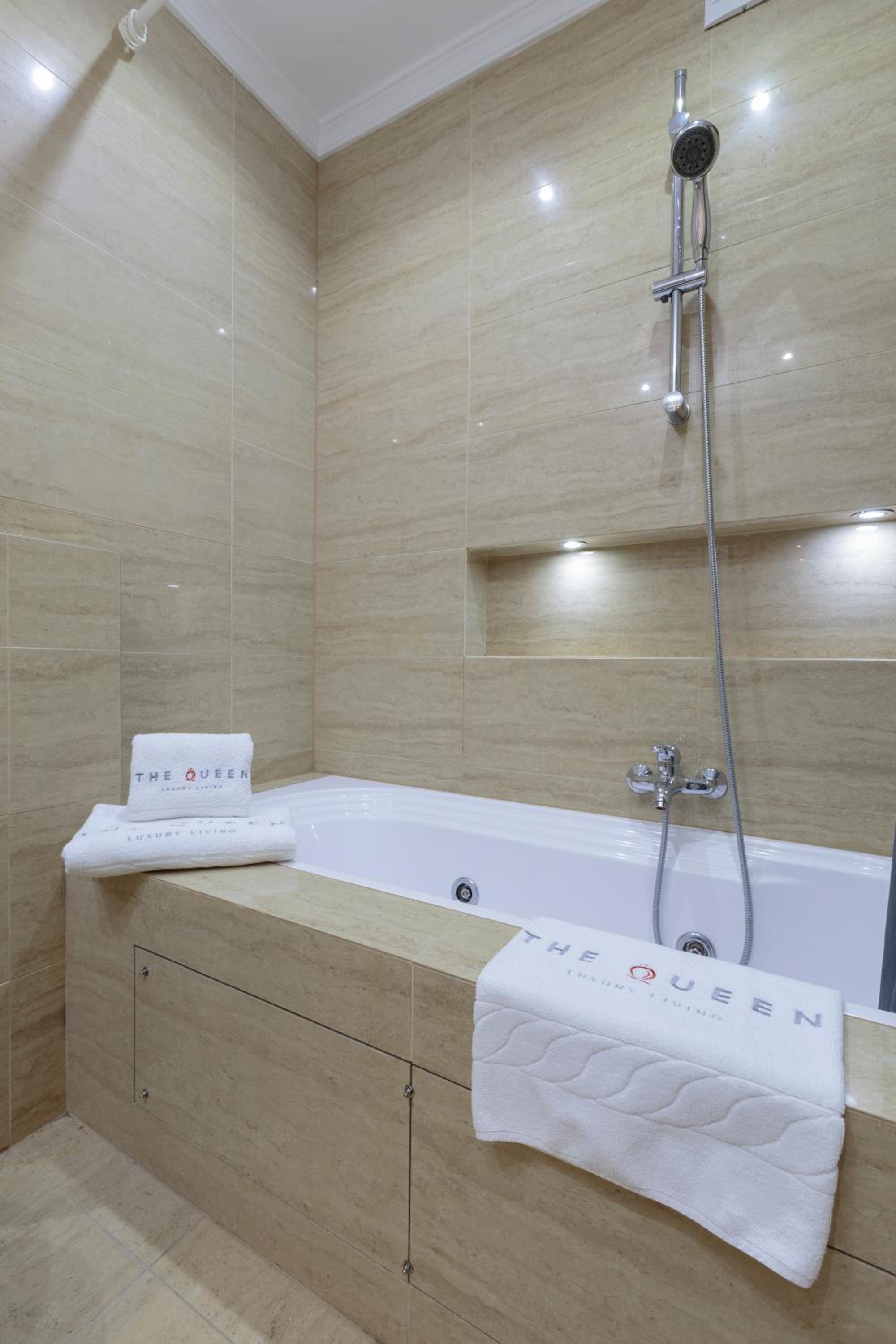 The Queen Luxury Apartments - Villa Carlotta