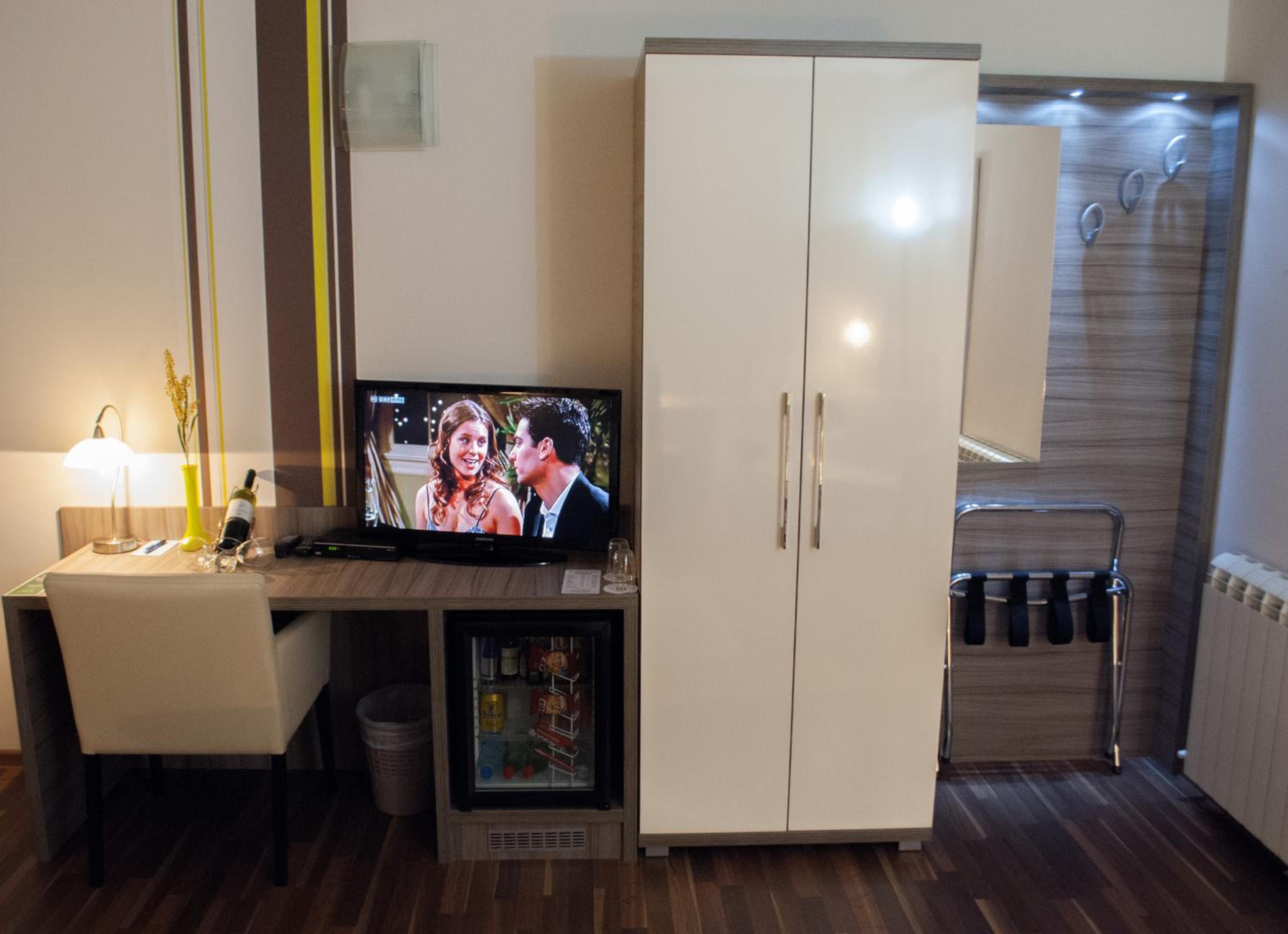 Photo 8