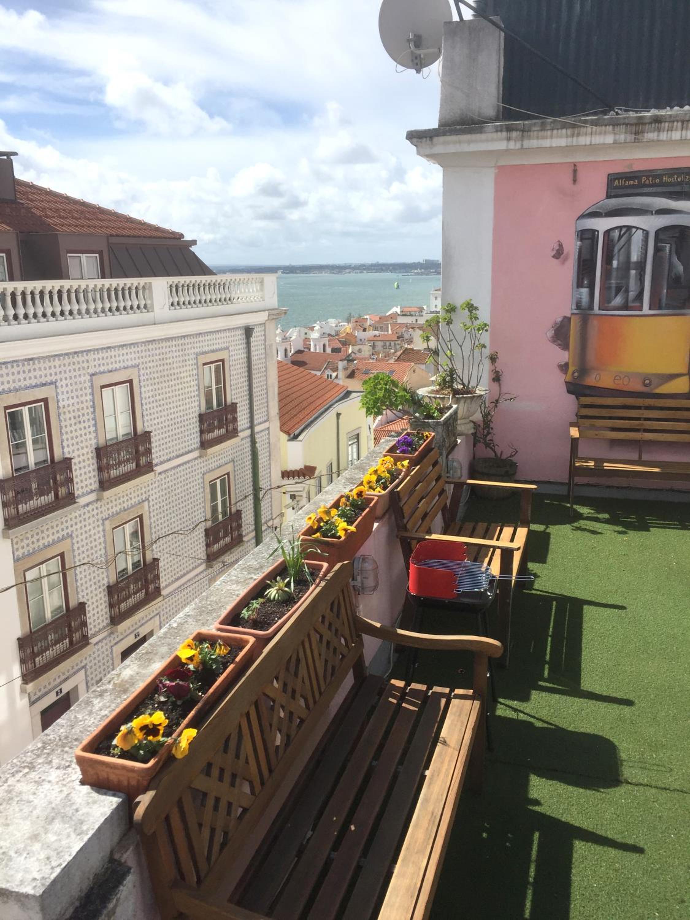 Alfama Patio Apartments view 4