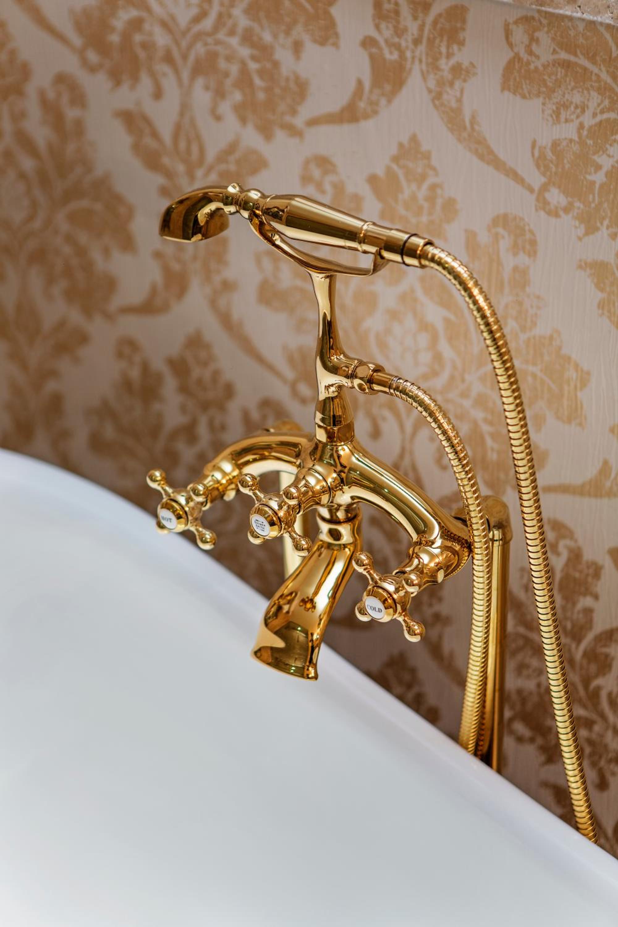 Elegance East Hotel - Image 15