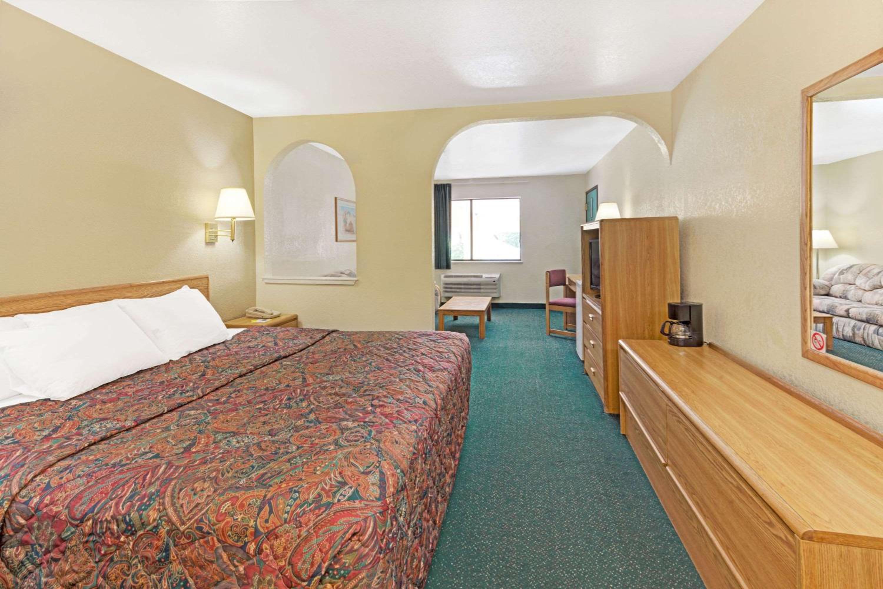 Days Inn by Wyndham Espanola view 2