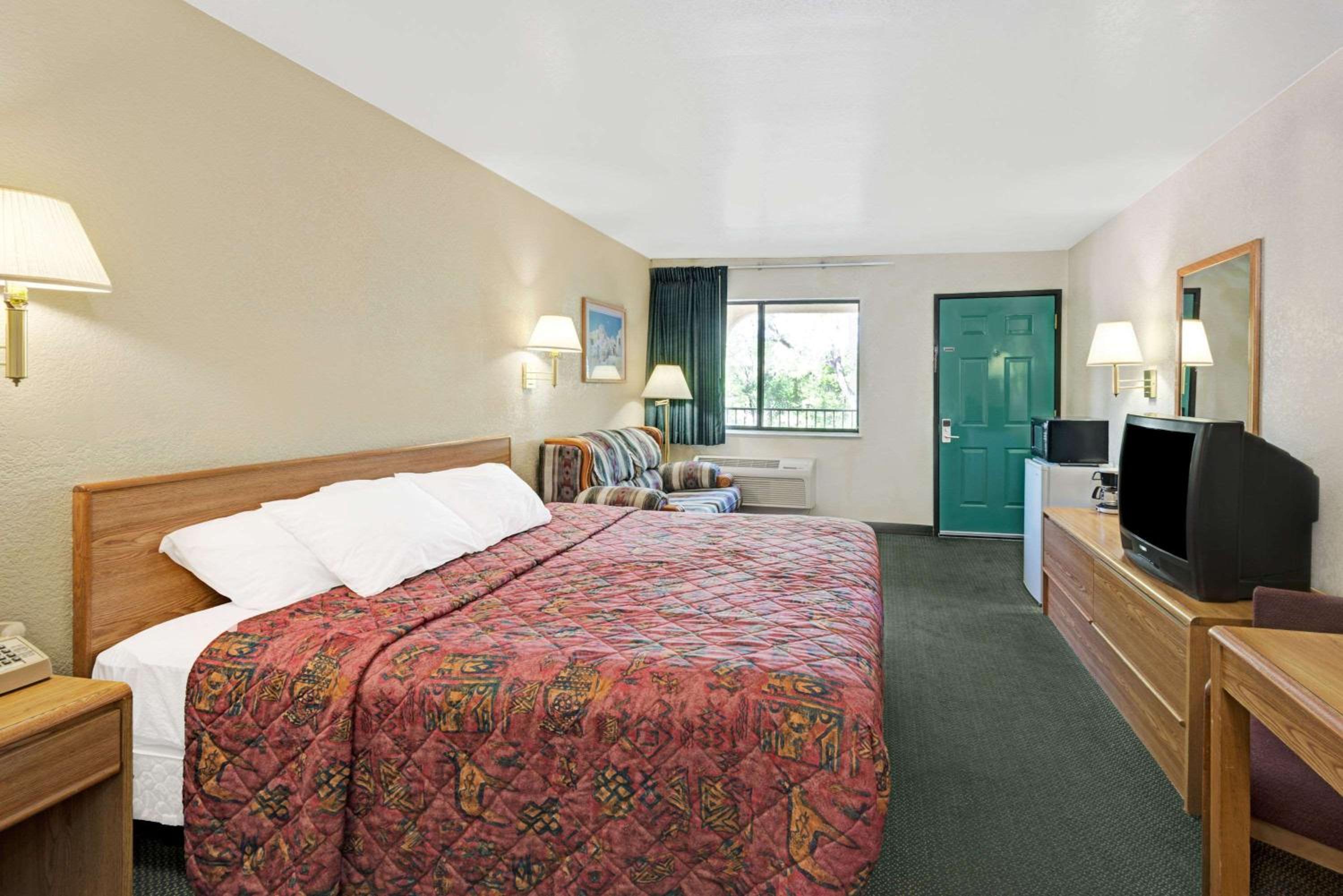 Days Inn by Wyndham Espanola view 5