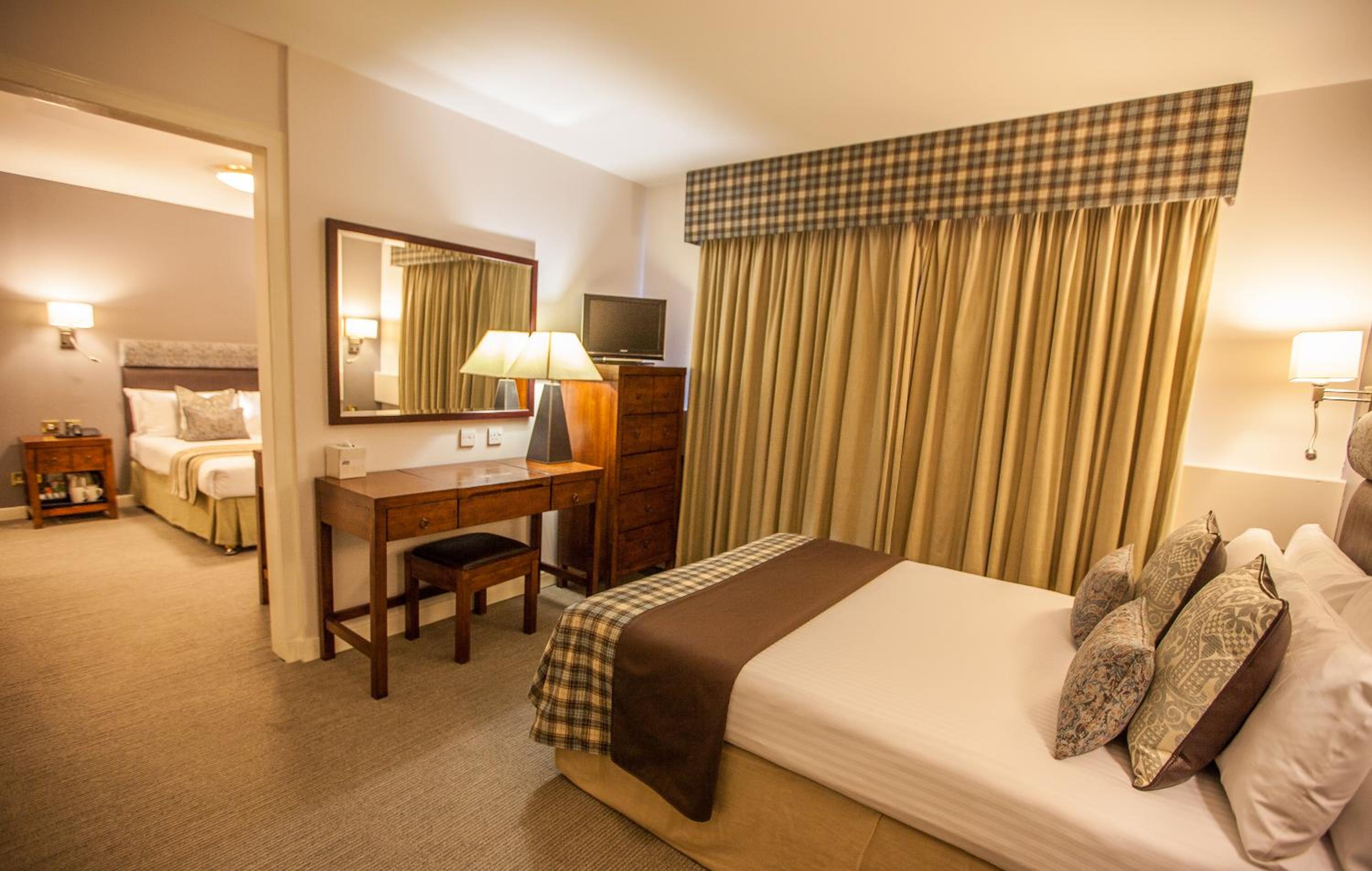 Stirling Vacations - Stirling Court Hotel - Property Image 11