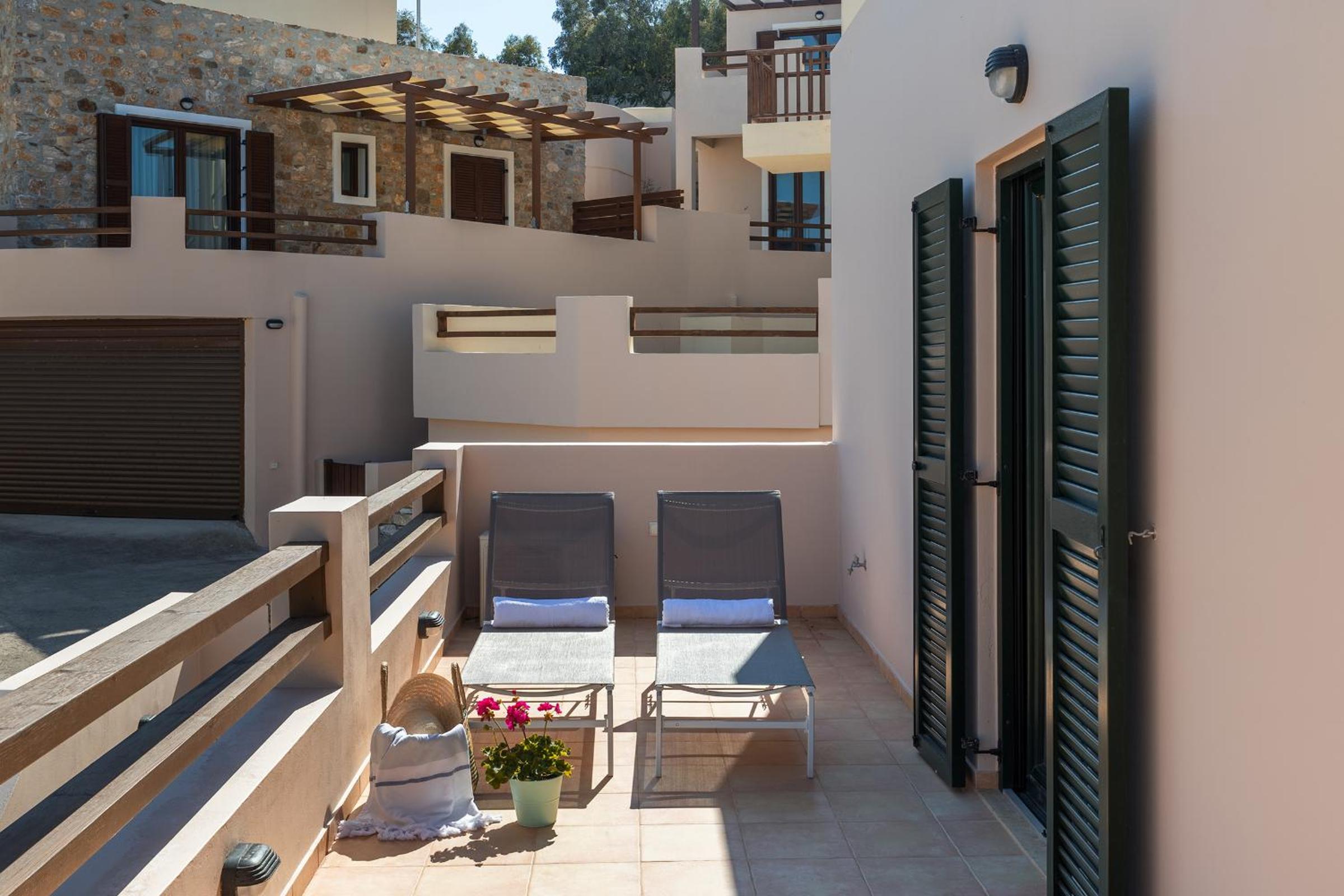 Syra Suites