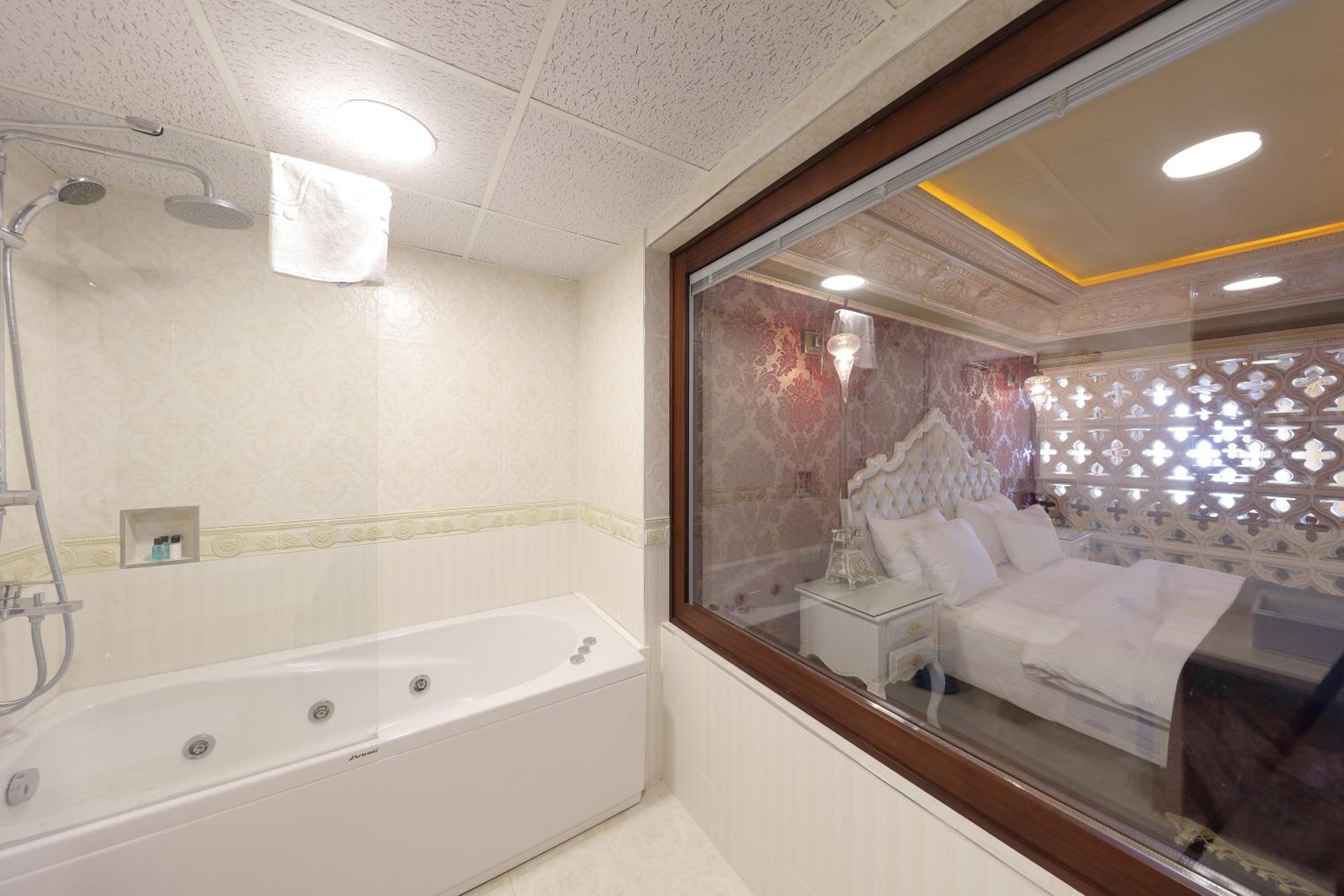 Deluxe Golden Horn Sultanahmet Hotel - Image 8