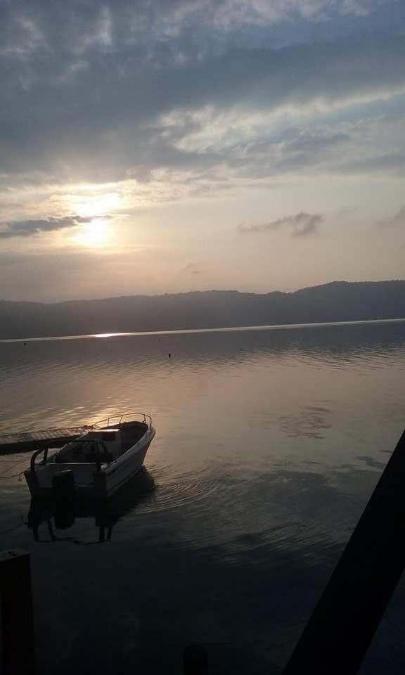 Captain Morgan Hostel Lake Coatepeque