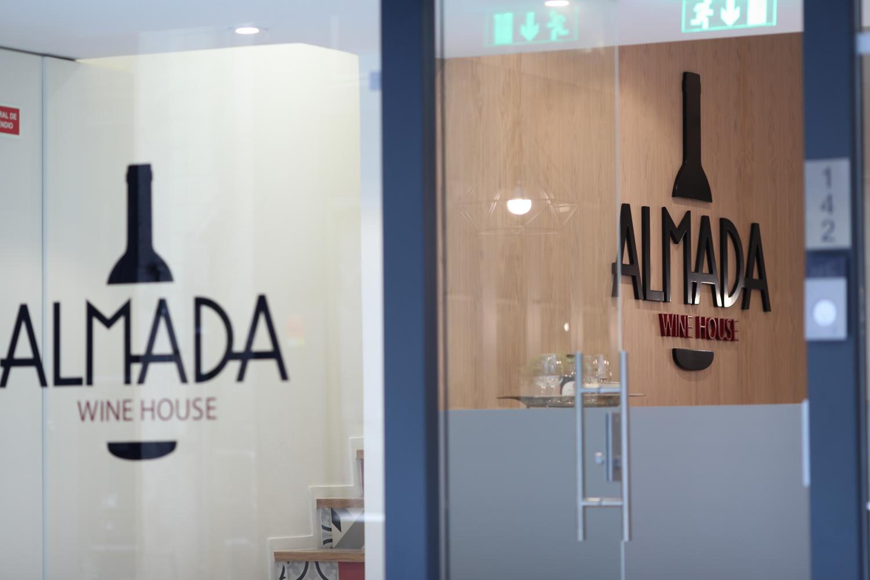 Almada Wine House - Tourism Apartments