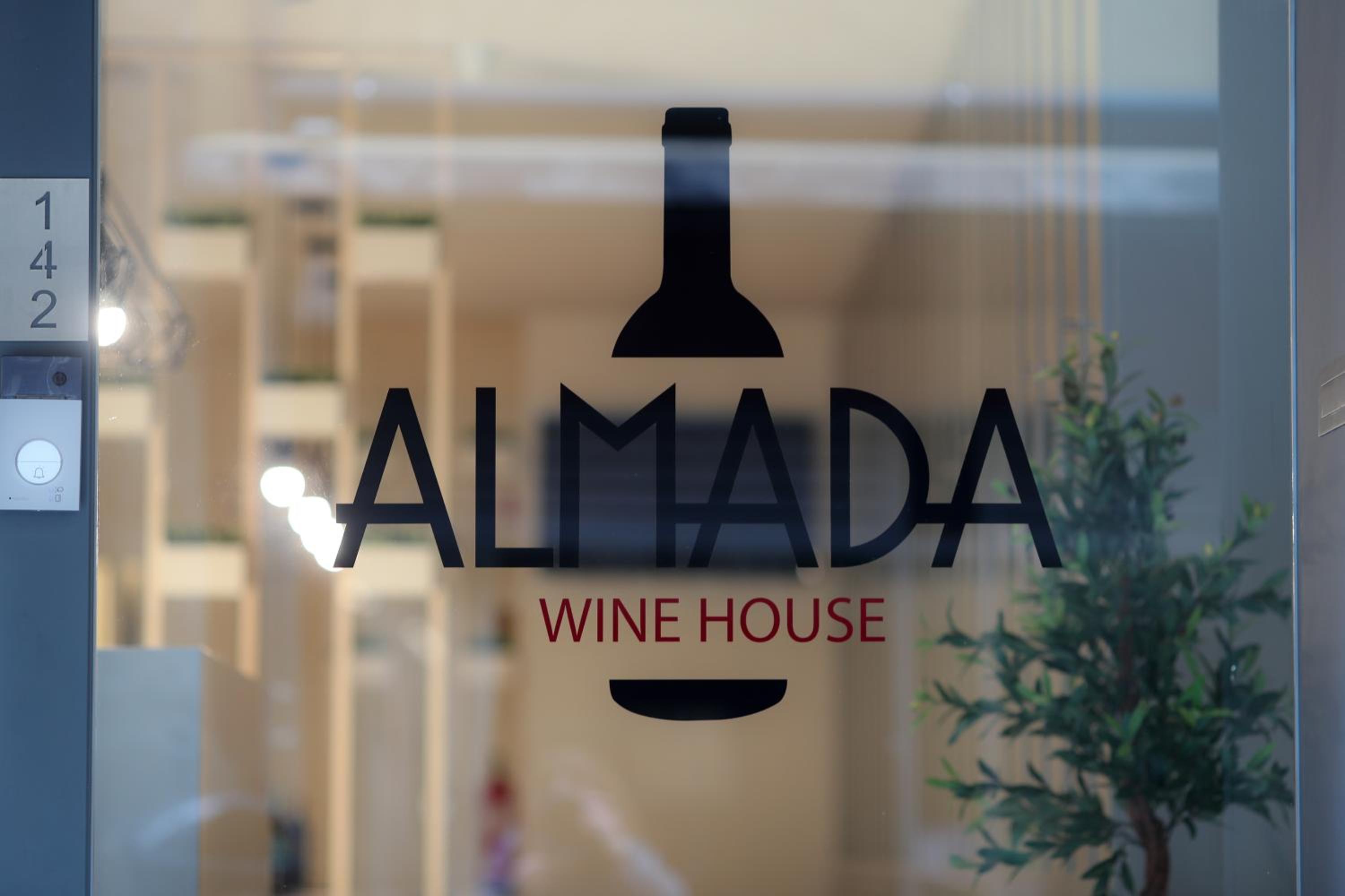 Almada Wine House - Tourism Apartments