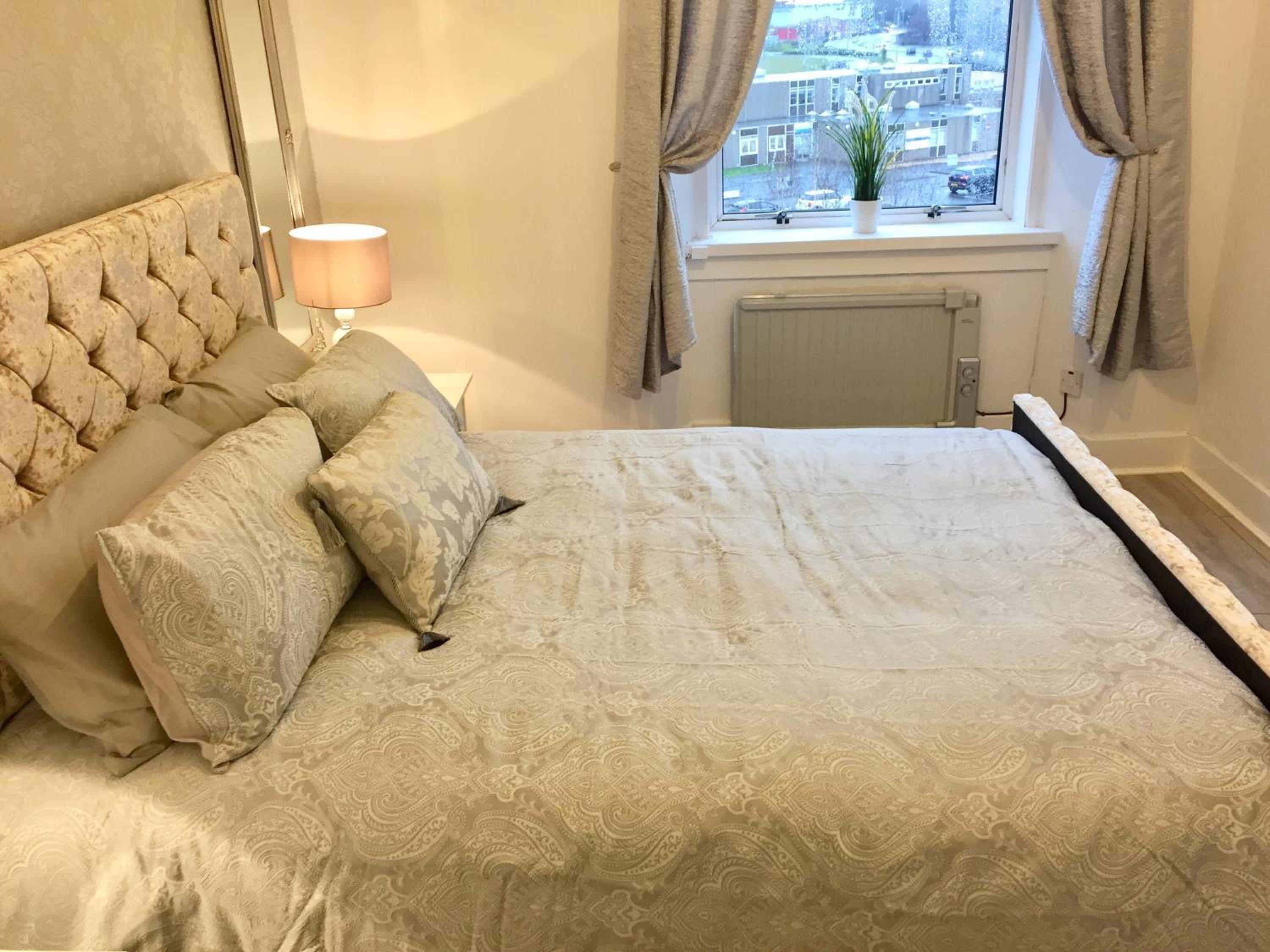 RIVER CLYDE VIEWS - PRIVATE & SPACIOUS APARTMENT, photo 40