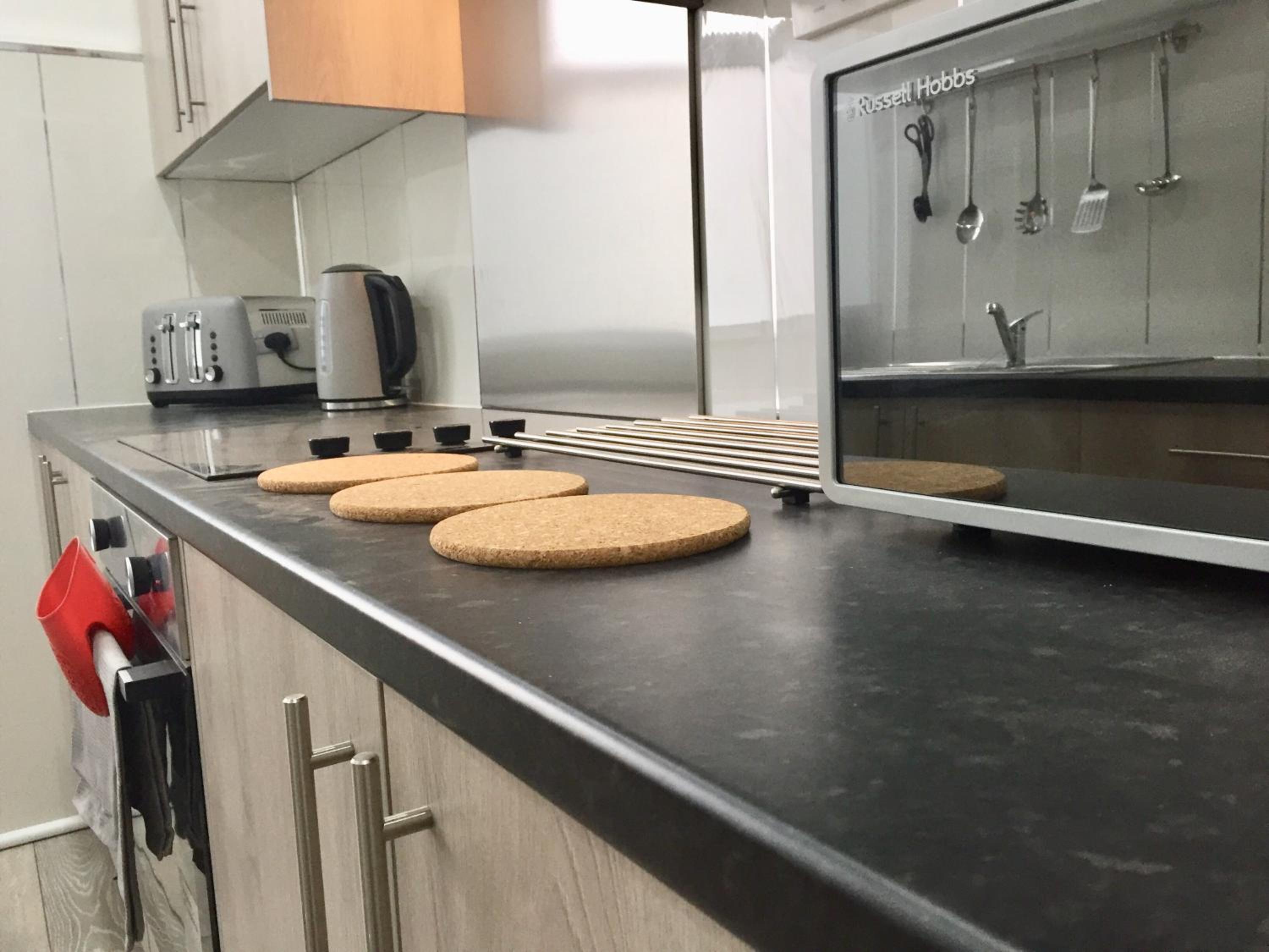 RIVER CLYDE VIEWS - PRIVATE & SPACIOUS APARTMENT, photo 14