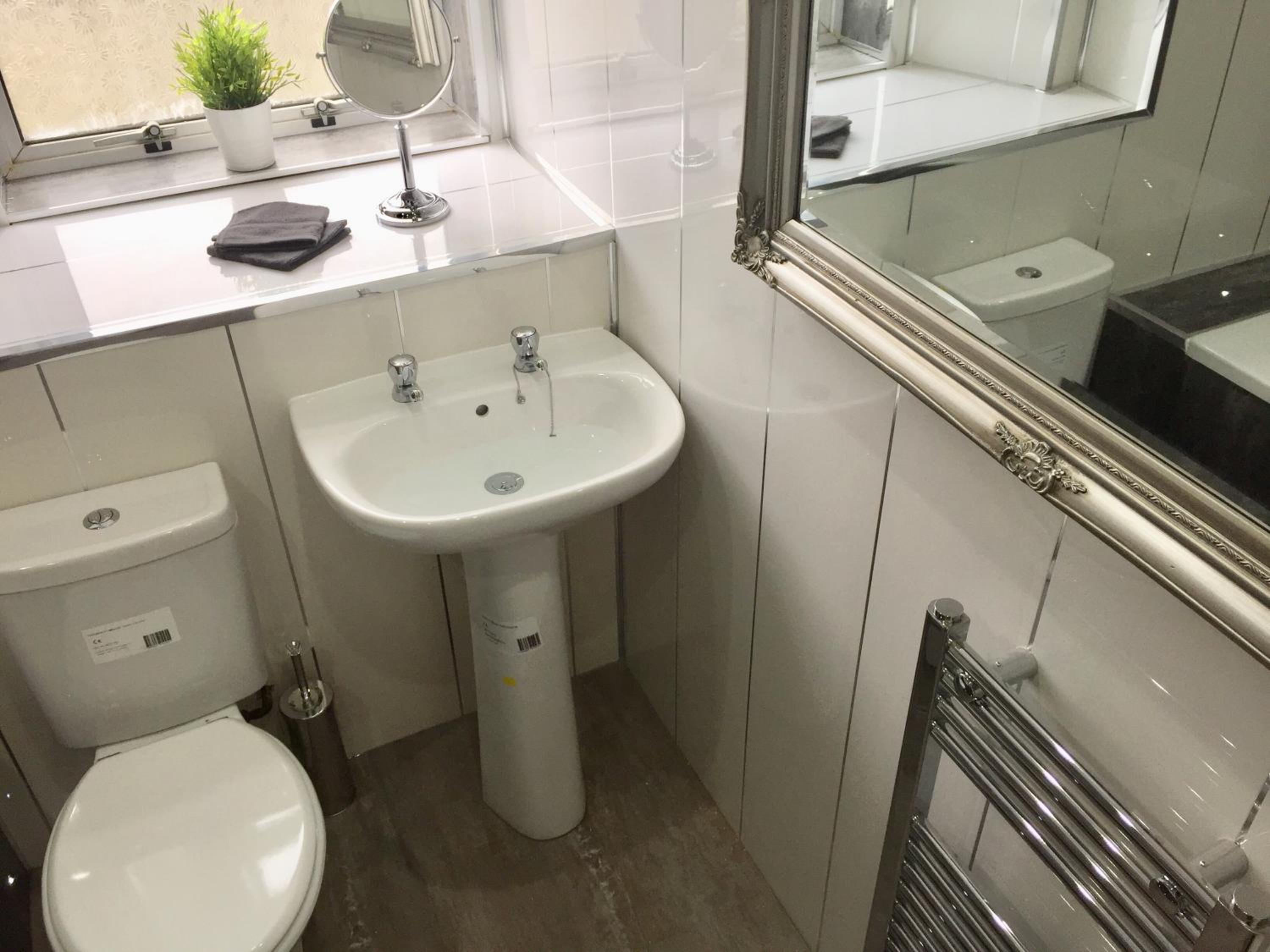 RIVER CLYDE VIEWS - PRIVATE & SPACIOUS APARTMENT, photo 13