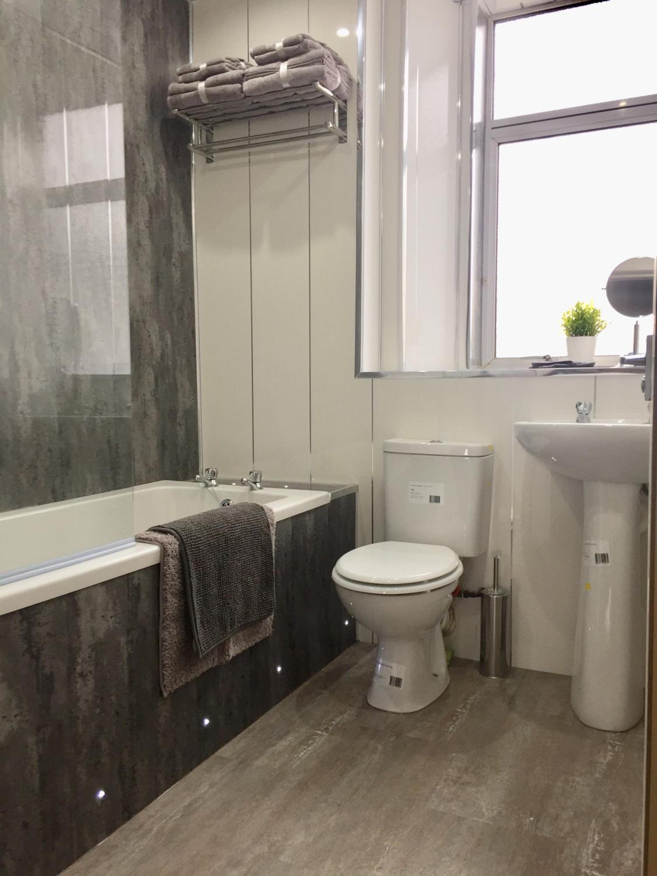 RIVER CLYDE VIEWS - PRIVATE & SPACIOUS APARTMENT, photo 33