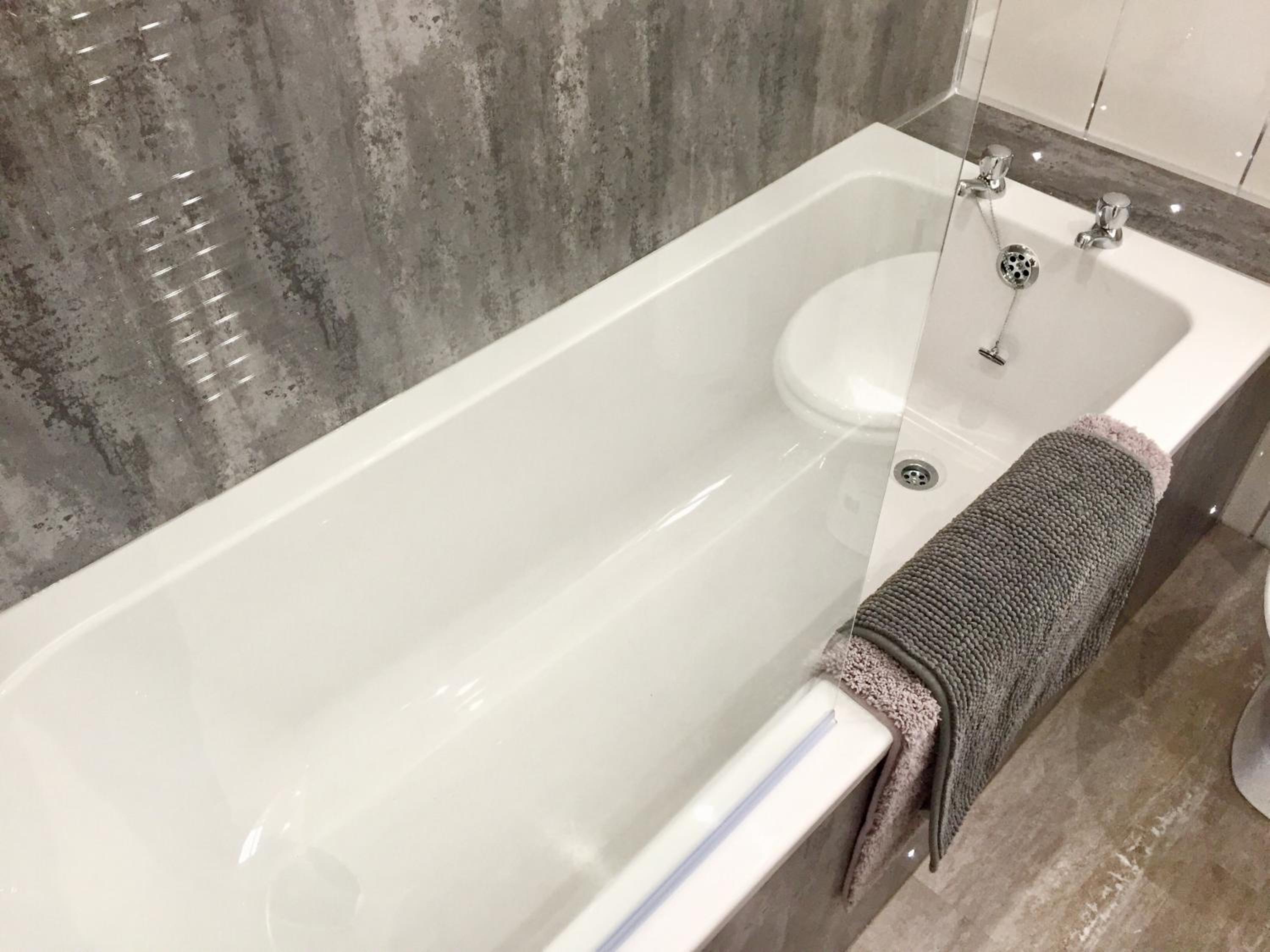 RIVER CLYDE VIEWS - PRIVATE & SPACIOUS APARTMENT, photo 46