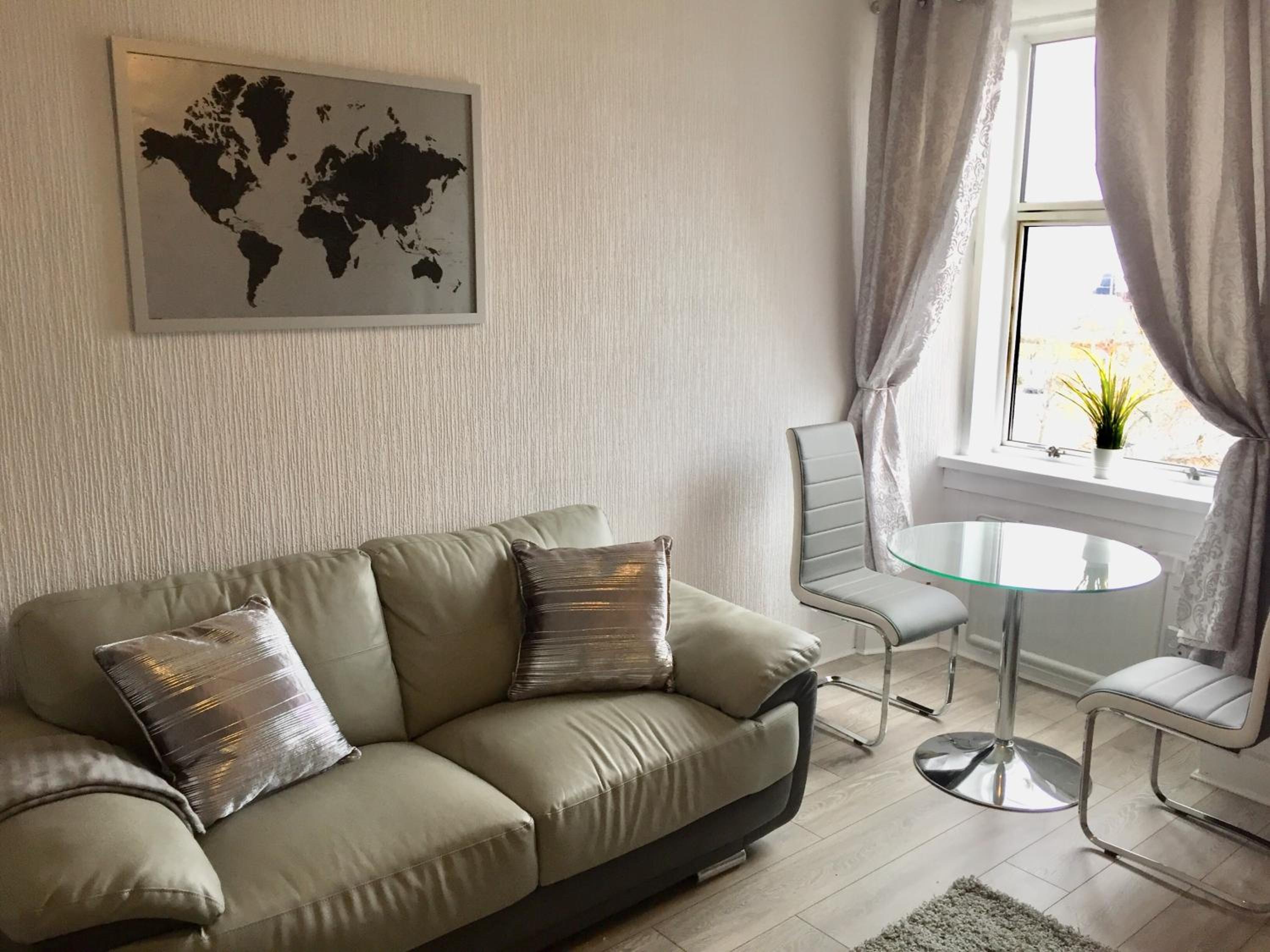 RIVER CLYDE VIEWS - PRIVATE & SPACIOUS APARTMENT, photo 22