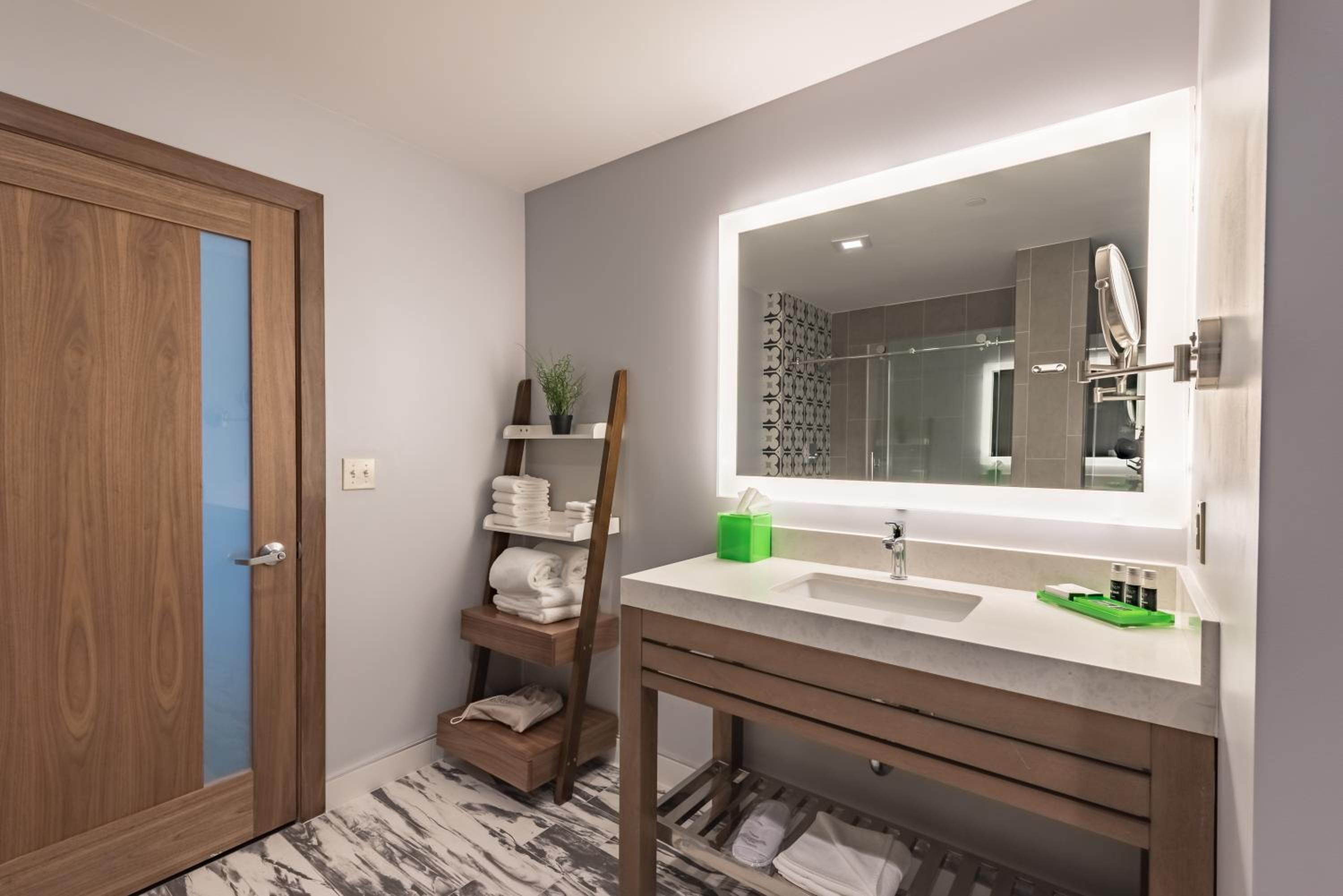 North Hollywood Vacations - Lexen Hotel - North Hollywood Near Universal Studios - Property Image 2