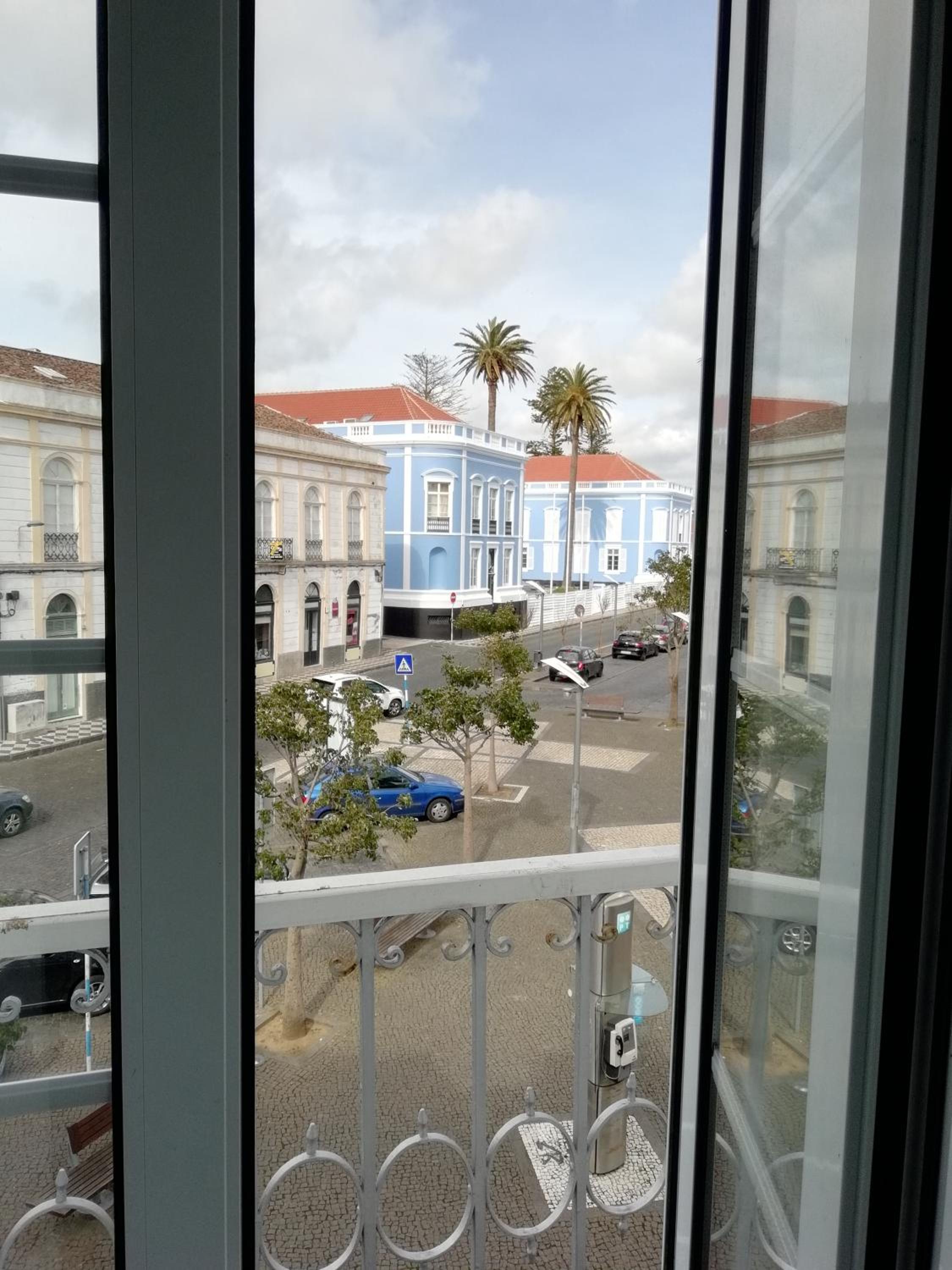 Hotel Marina Lounge Home - Image 1