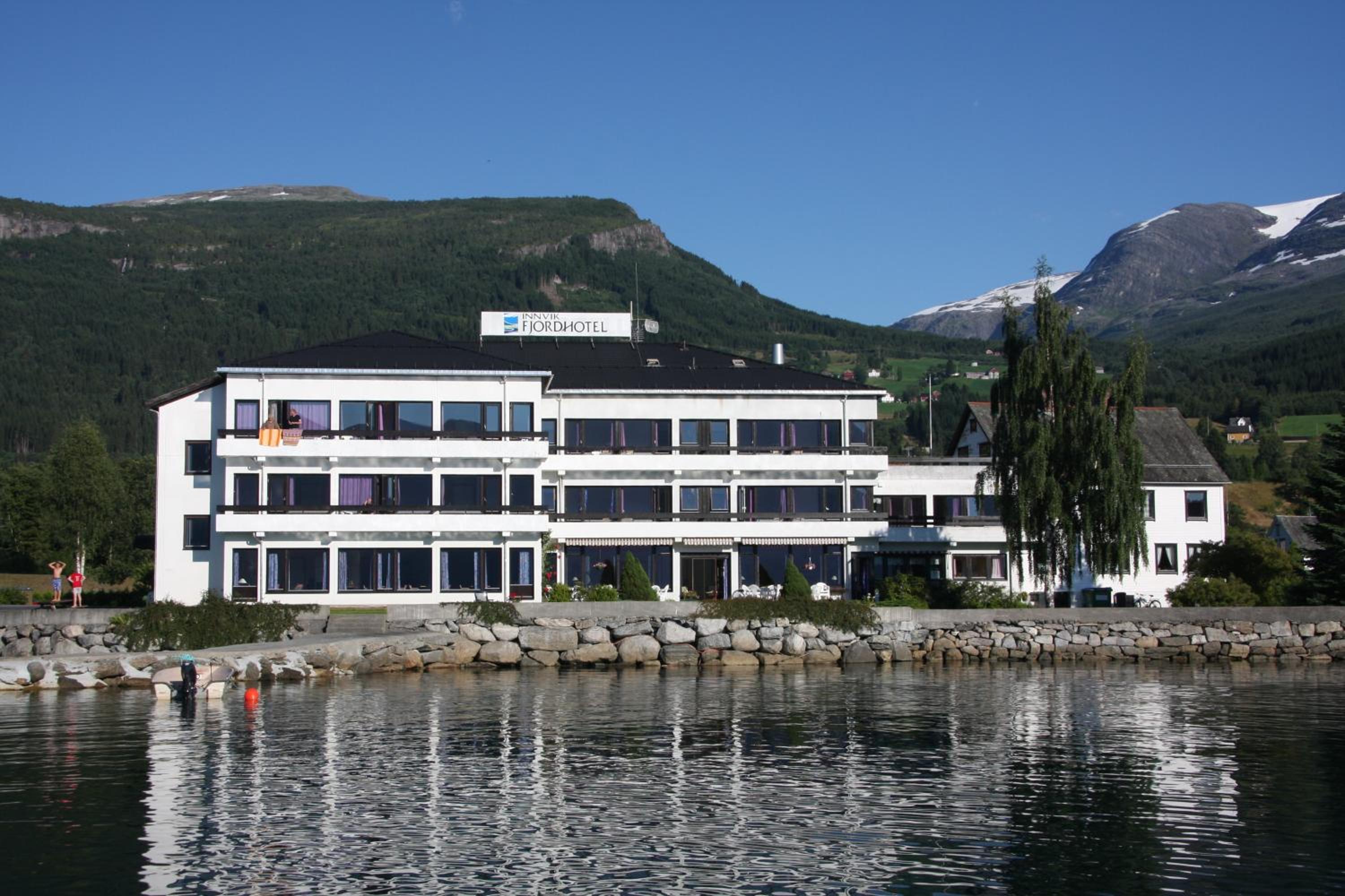 Hotel Innvik Fjordhotell - Image 1