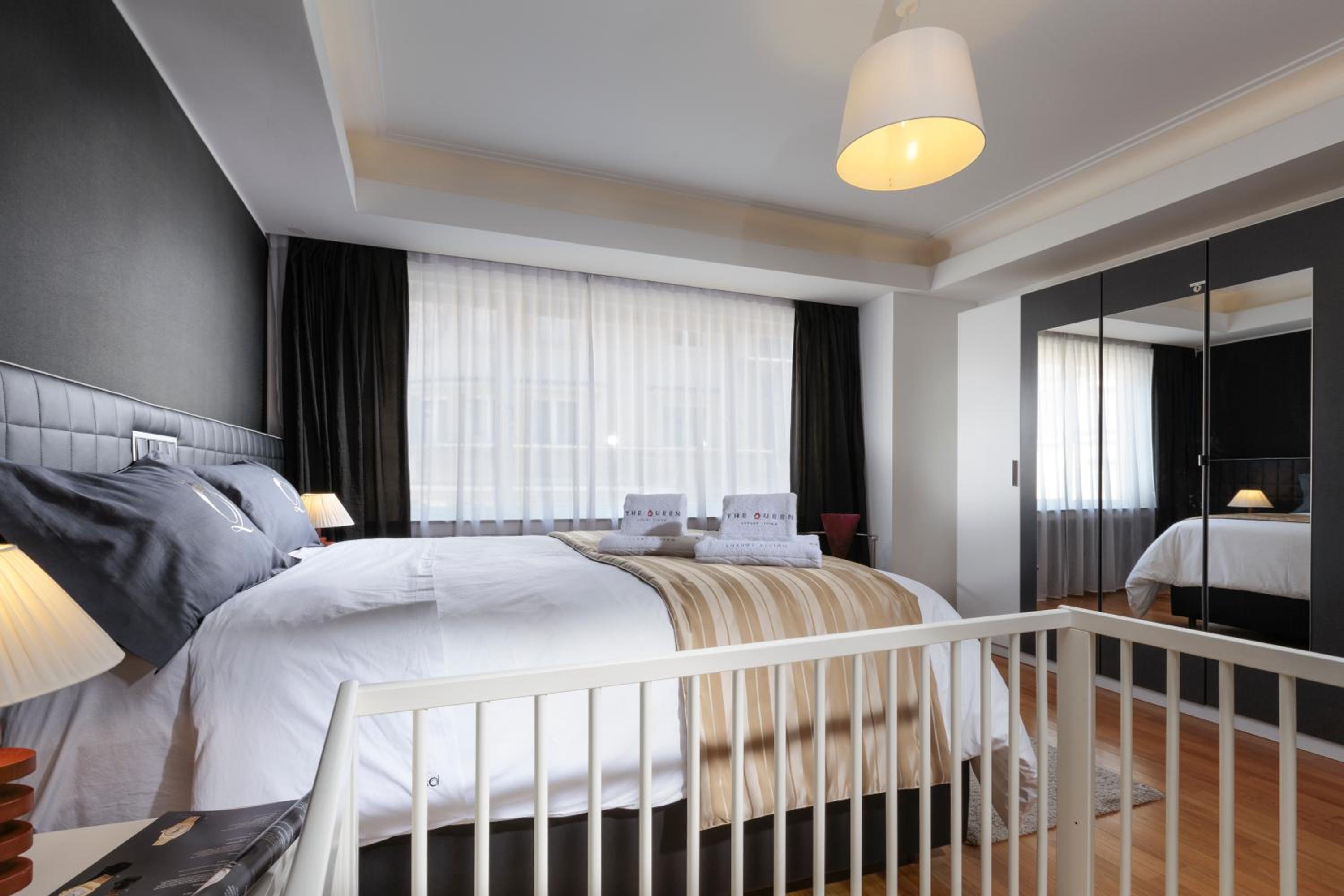 The Queen Luxury Apartments - Villa Carlotta